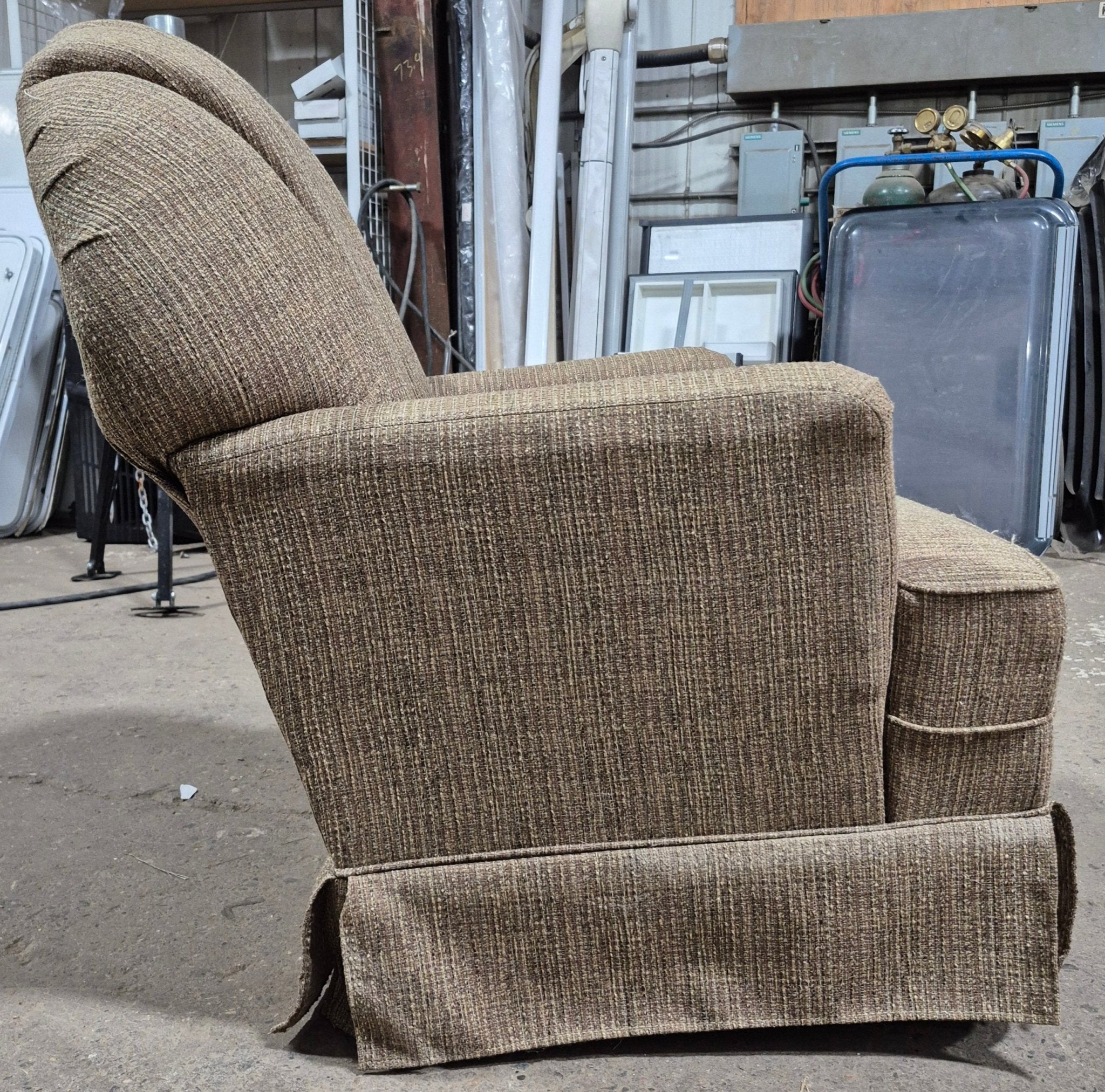 Used RV Chair - 34 1/2" H x 28" W x 29" D - Young Farts RV Parts