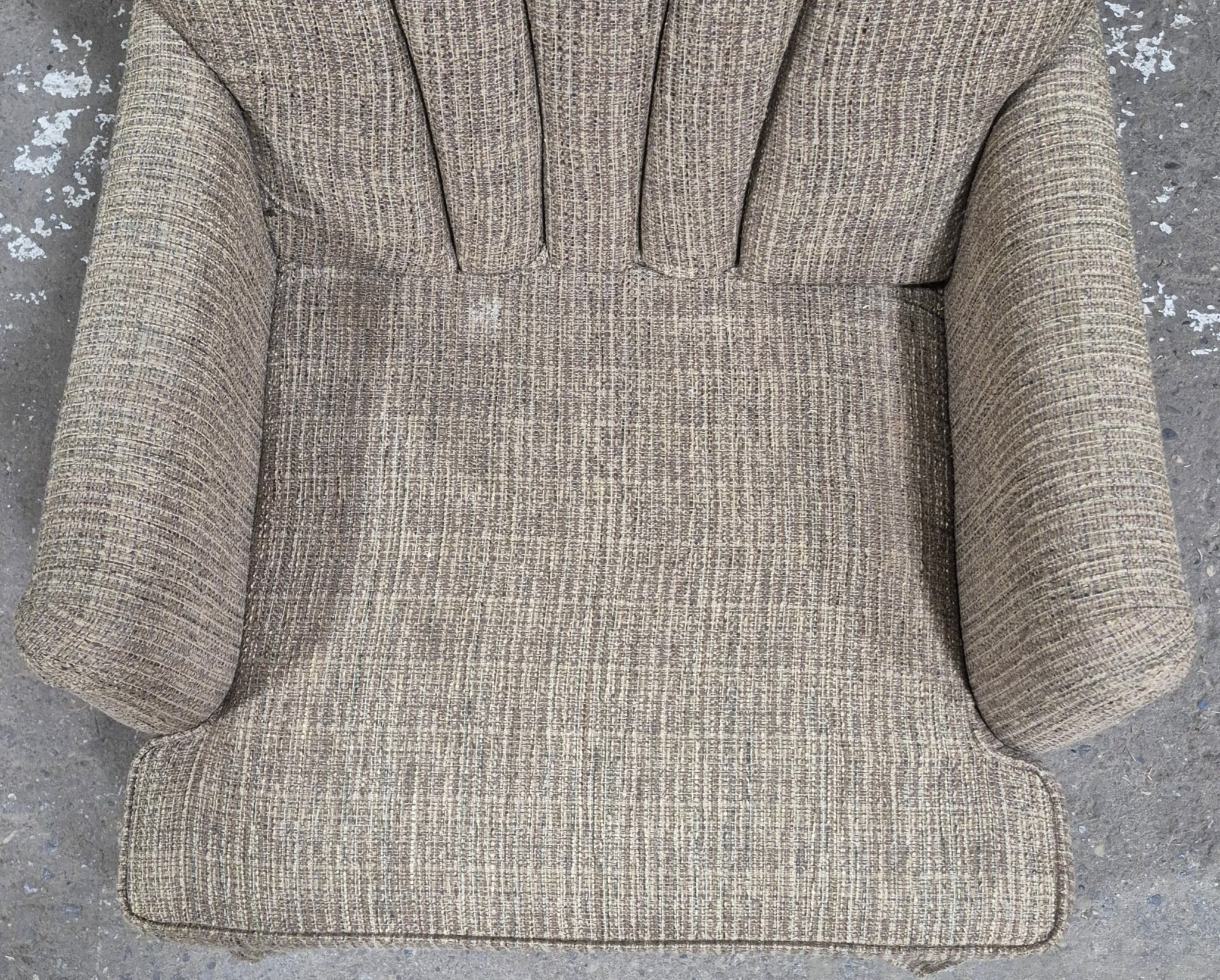 Used RV Chair - 34 1/2" H x 28" W x 29" D - Young Farts RV Parts