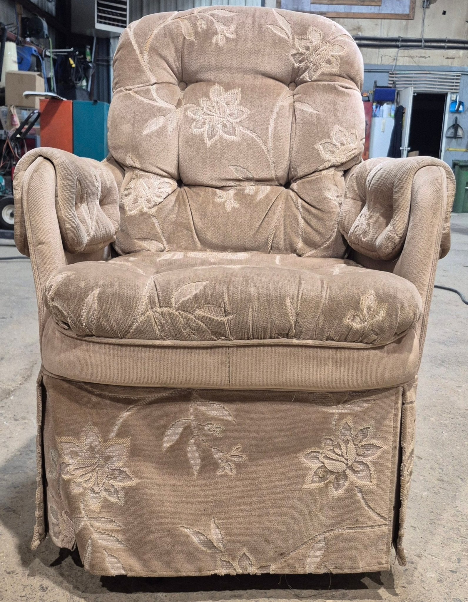 Used RV Chair - 37" H x 25" W x 25" D - Young Farts RV Parts