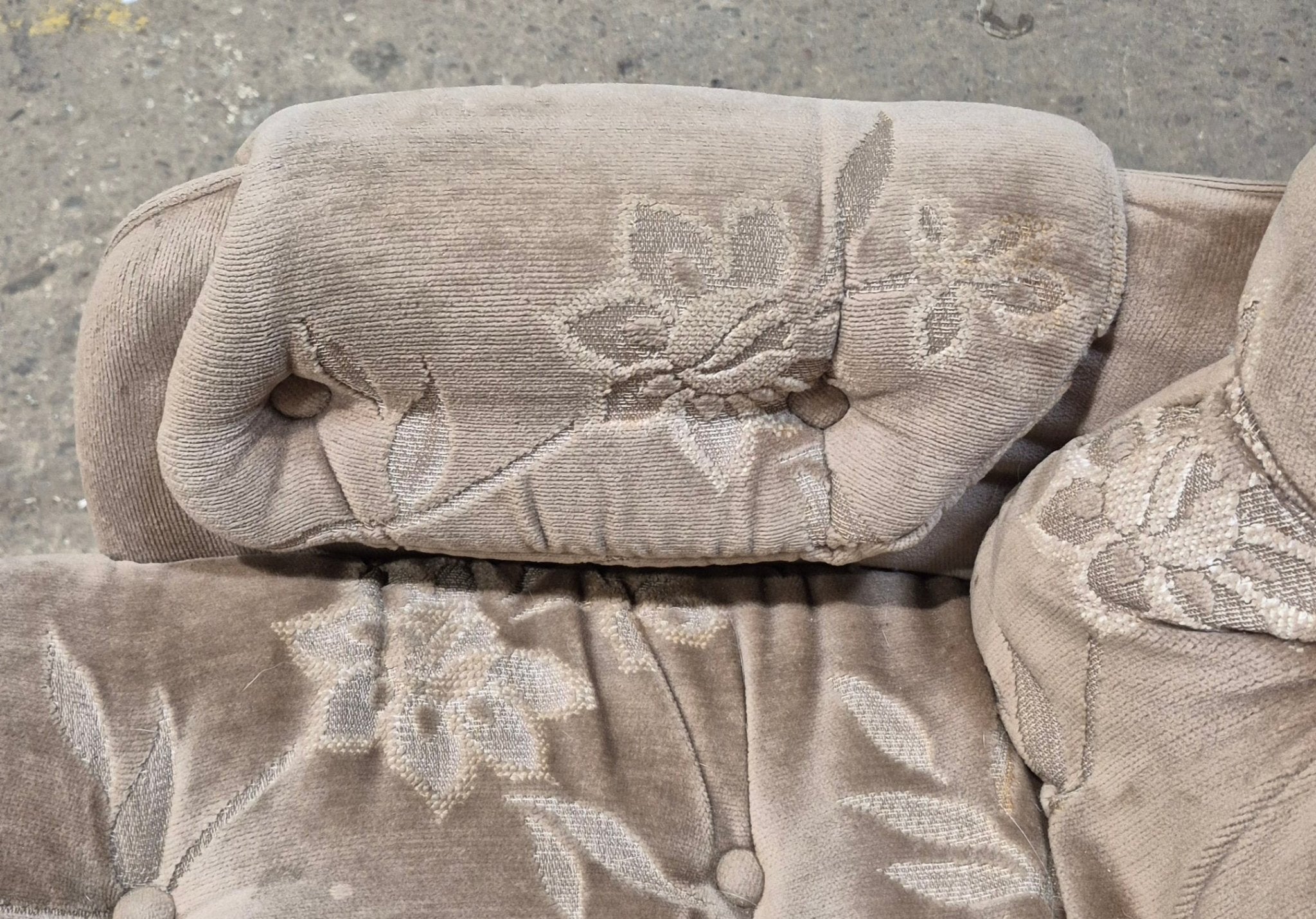 Used RV Chair - 37" H x 25" W x 25" D - Young Farts RV Parts