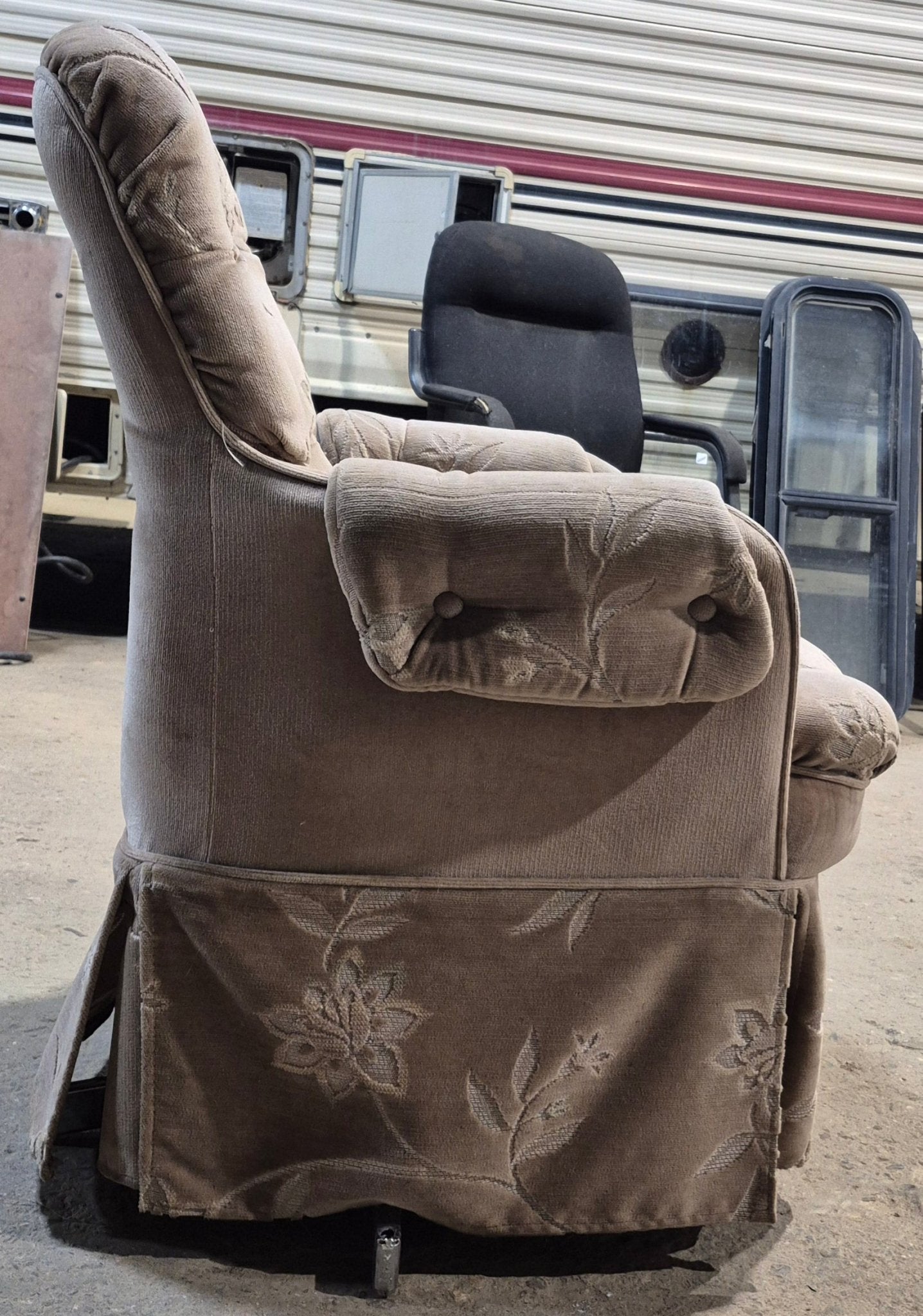 Used RV Chair - 37" H x 25" W x 25" D - Young Farts RV Parts