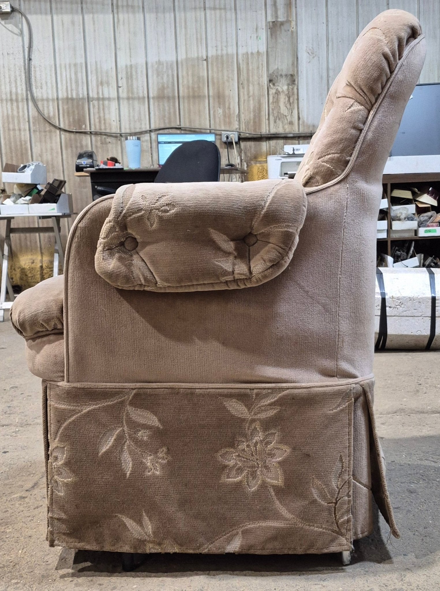 Used RV Chair - 37" H x 25" W x 25" D - Young Farts RV Parts