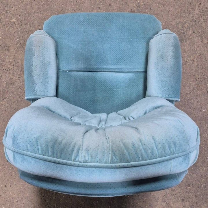 Used RV Chair - 38 1/4" H x 25" W x 28" D - Young Farts RV Parts