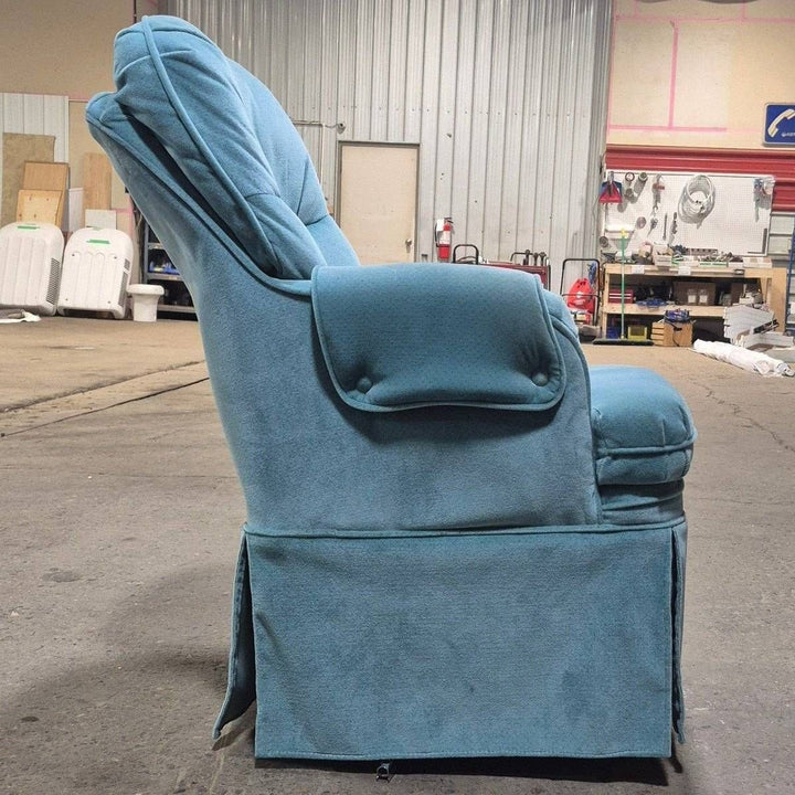 Used RV Chair - 38 1/4" H x 25" W x 28" D - Young Farts RV Parts