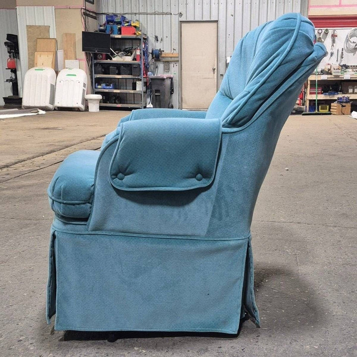 Used RV Chair - 38 1/4" H x 25" W x 28" D - Young Farts RV Parts