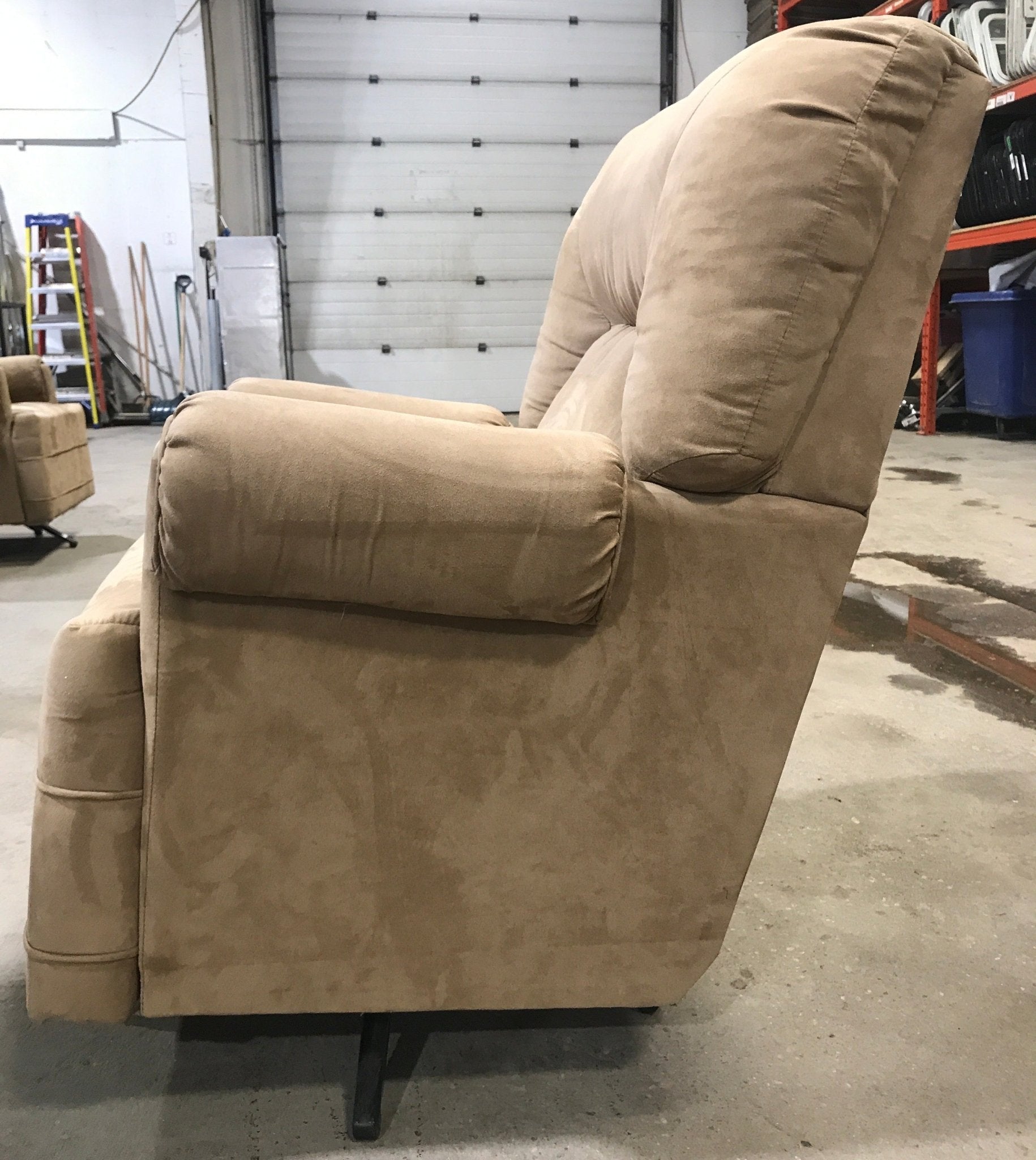 Used RV Chair - 39" H x 25" W x 20" D - Young Farts RV Parts