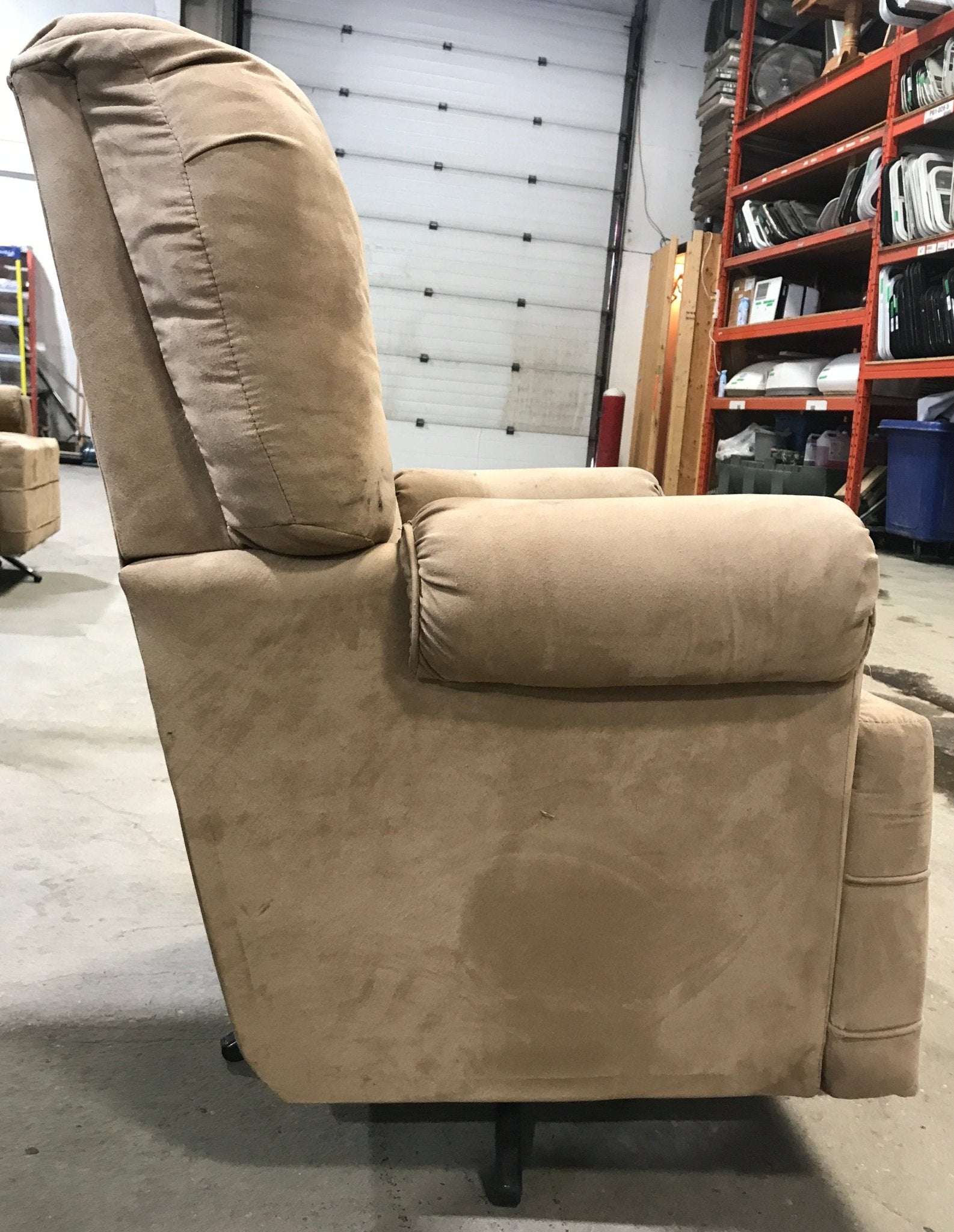 Used RV Chair - 39" H x 25" W x 20" D - Young Farts RV Parts