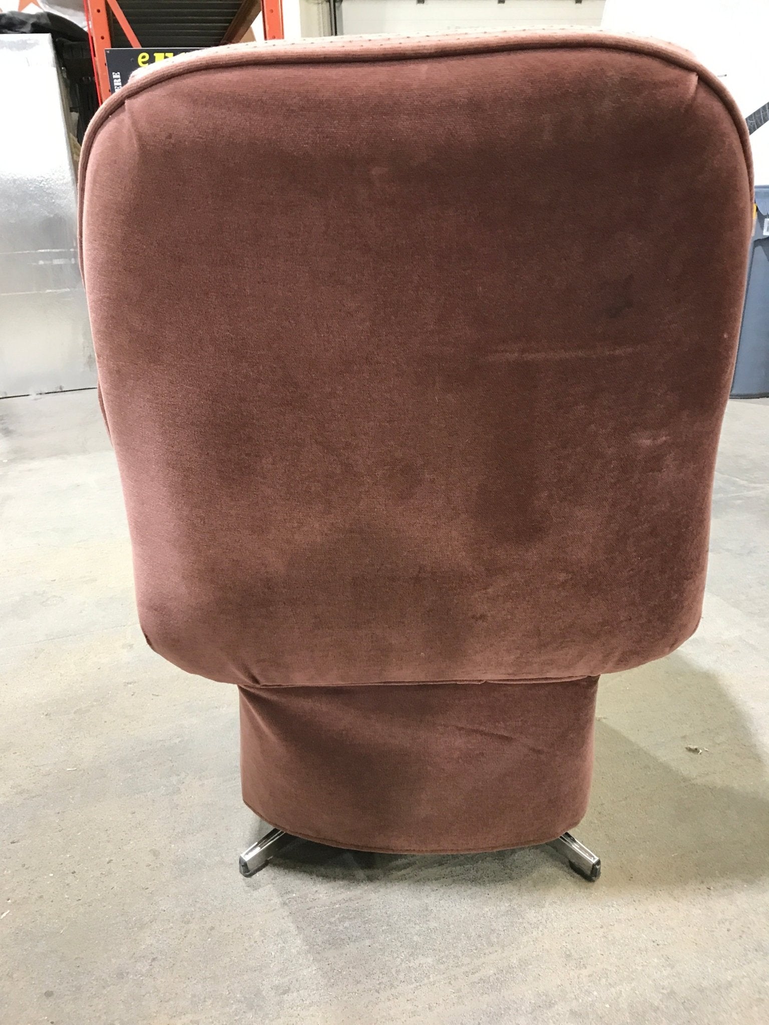 Used RV Chair - Light Burgandy - Young Farts RV Parts