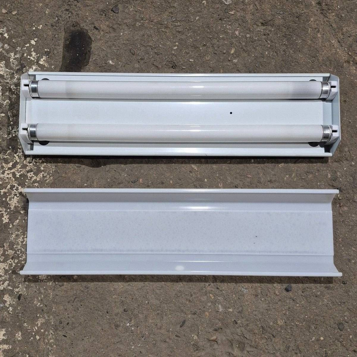 Used RV Luminaire Dual Fluorescent Light Fixture - Model 550 - Young Farts RV Parts