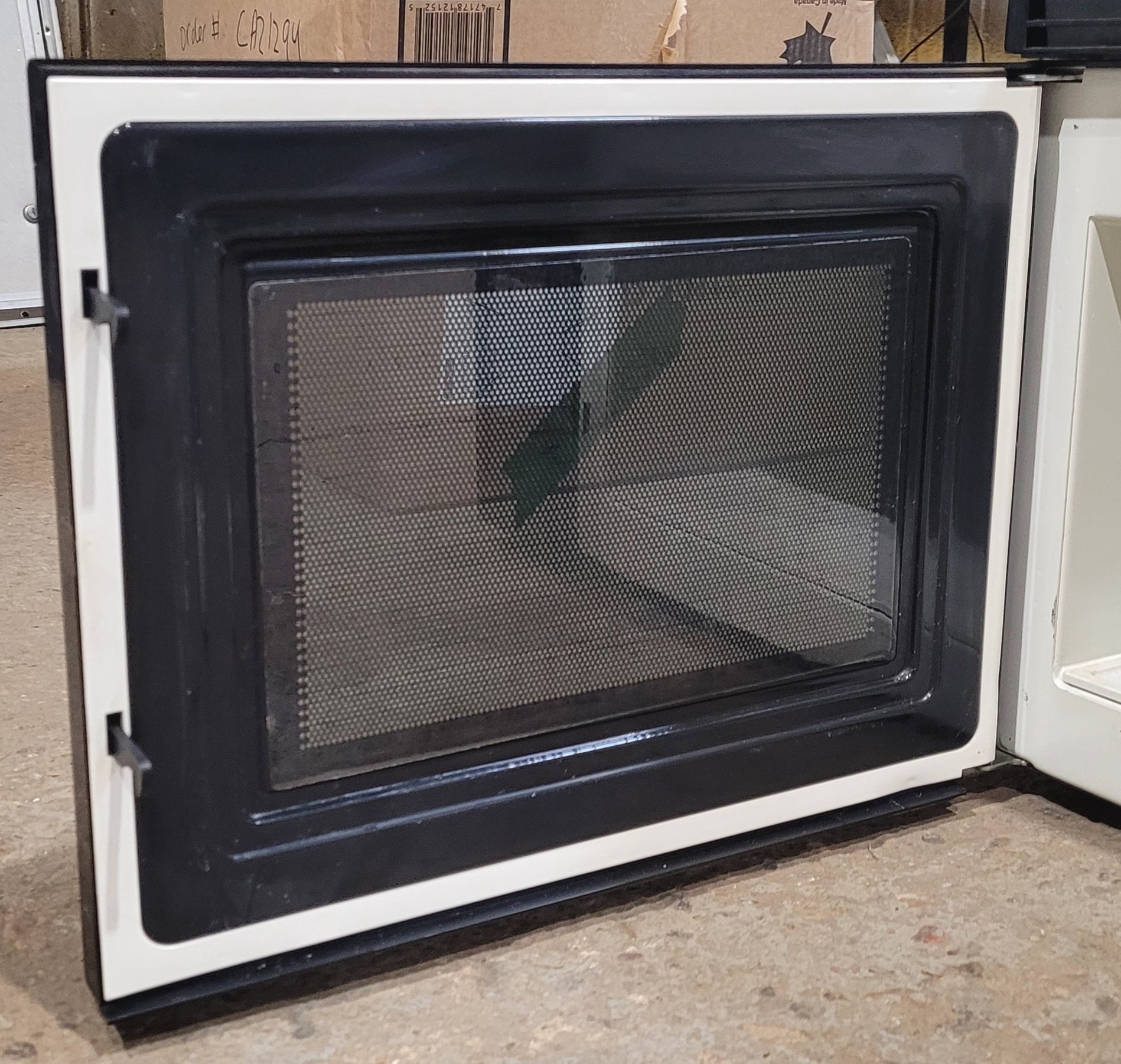 Used RV Microwave Magic Chef 20 3/8" W X 12 3/4" H X 13 1/4" D - Young Farts RV Parts