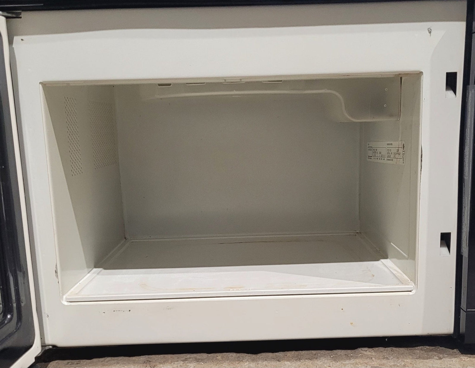 Used RV Microwave Magic Chef 20 3/8