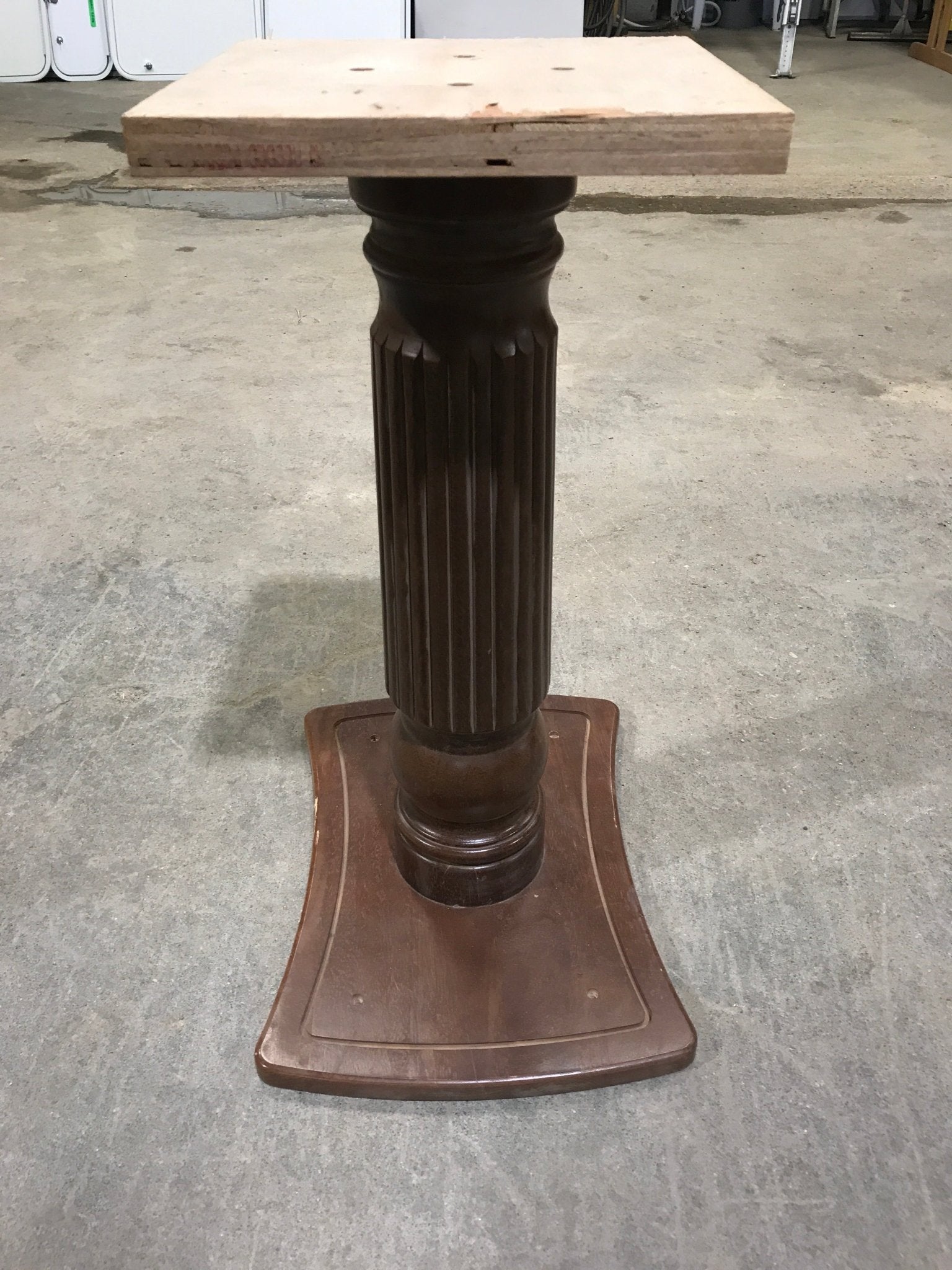 Used RV Pedestal Style Table Leg 25 1/2