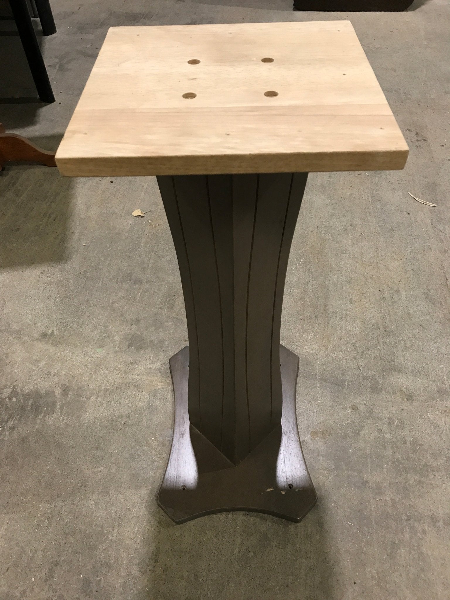 Used RV Pedestal Style Table Leg 29 1/2