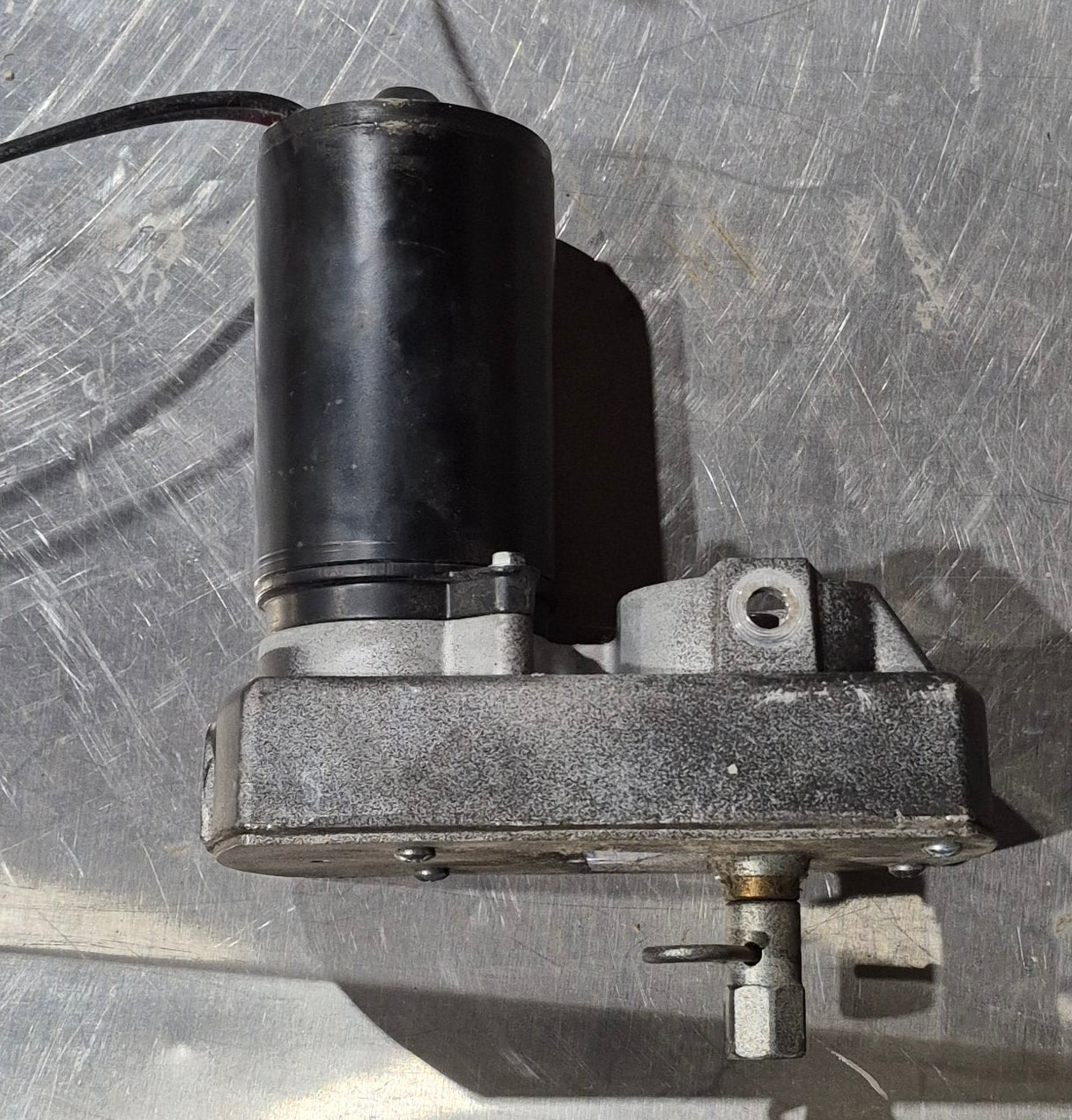 Used RV Slide Out Motor 18:1 - VMC7534637 - Young Farts RV Parts