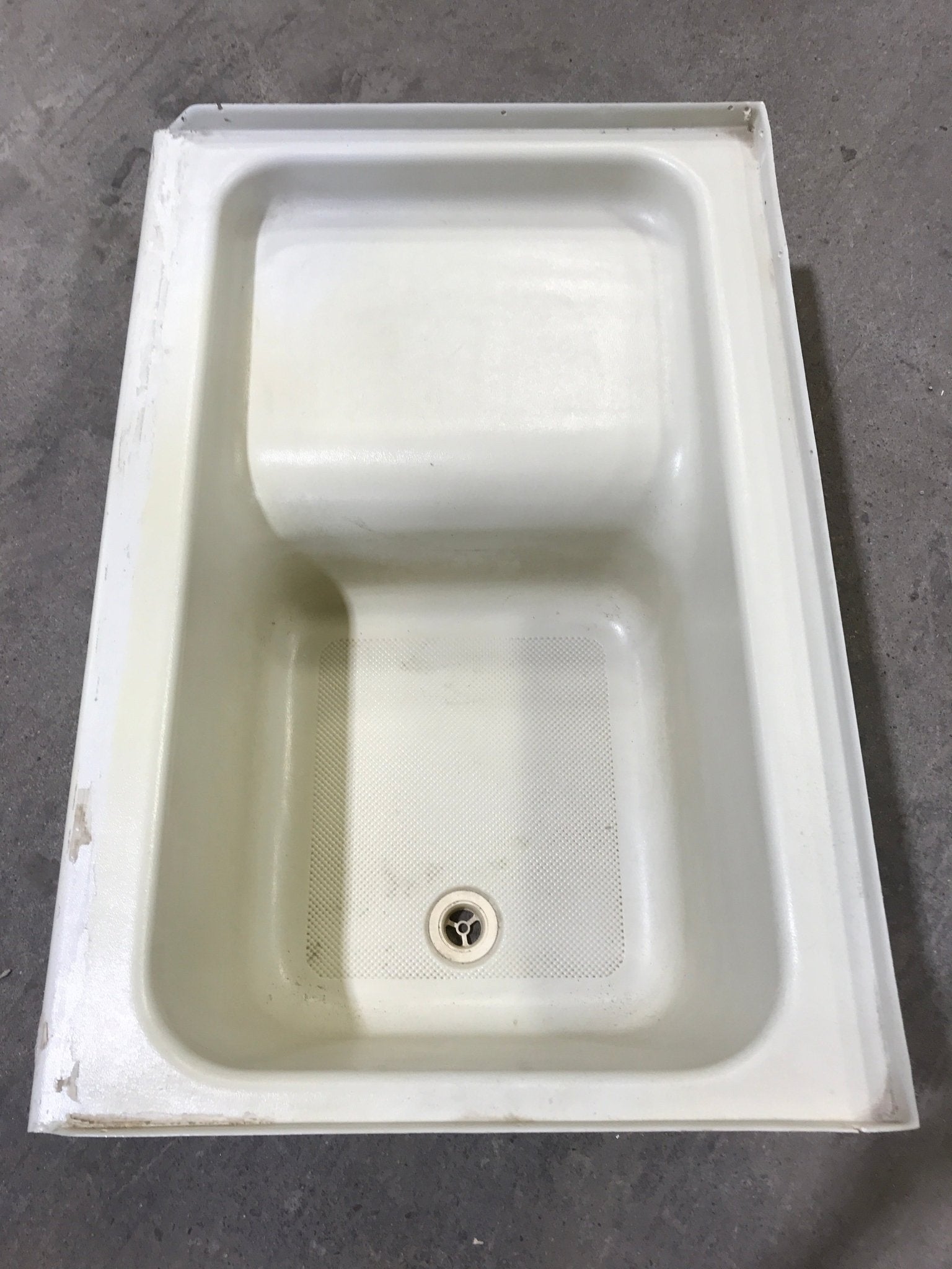 Used RV Step Bath Tub 36” x 24” - Right Hand Drain - Young Farts RV Parts