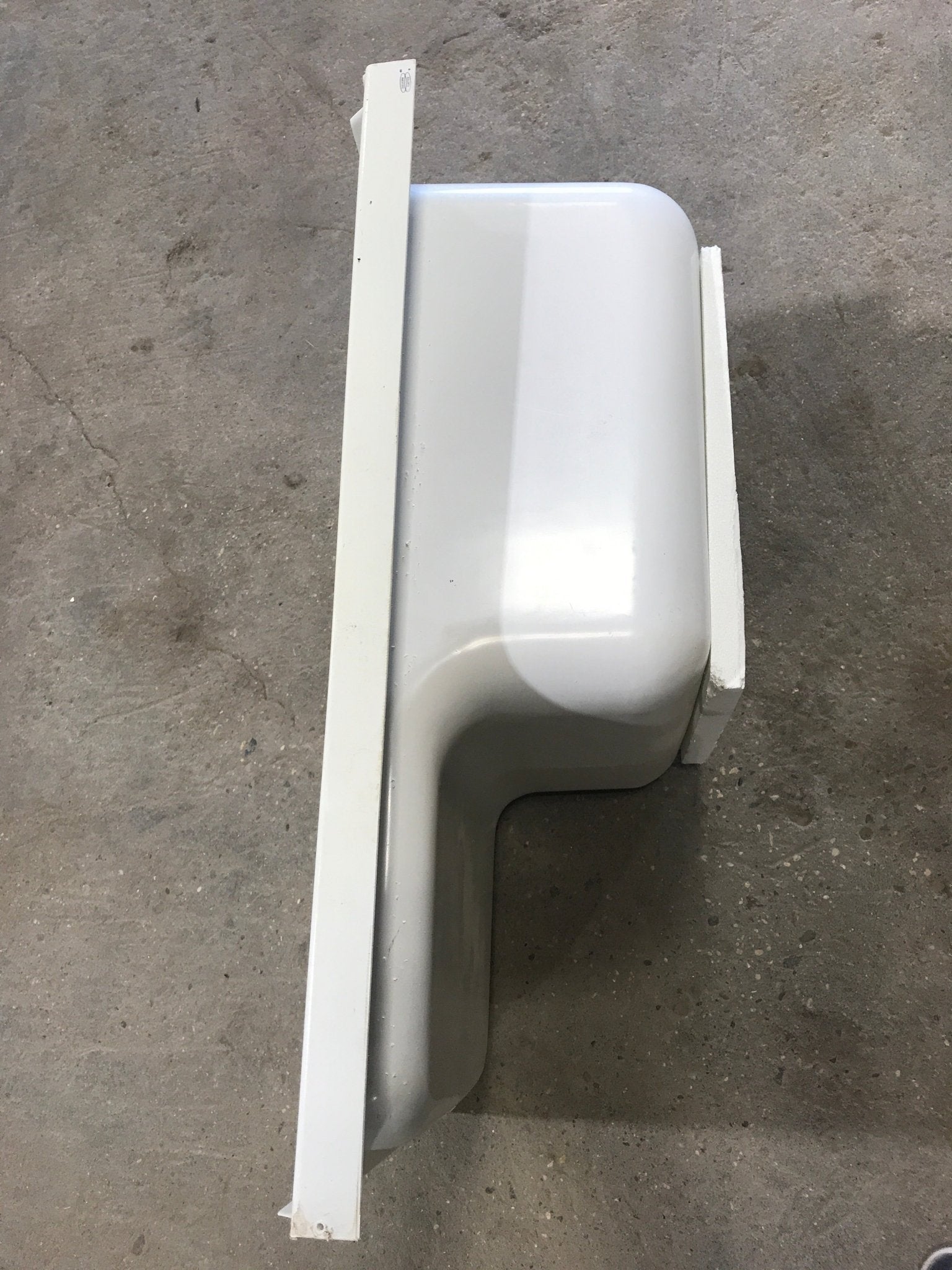 Used RV Step Bath Tub 36” x 24” - Right Hand Drain - Young Farts RV Parts