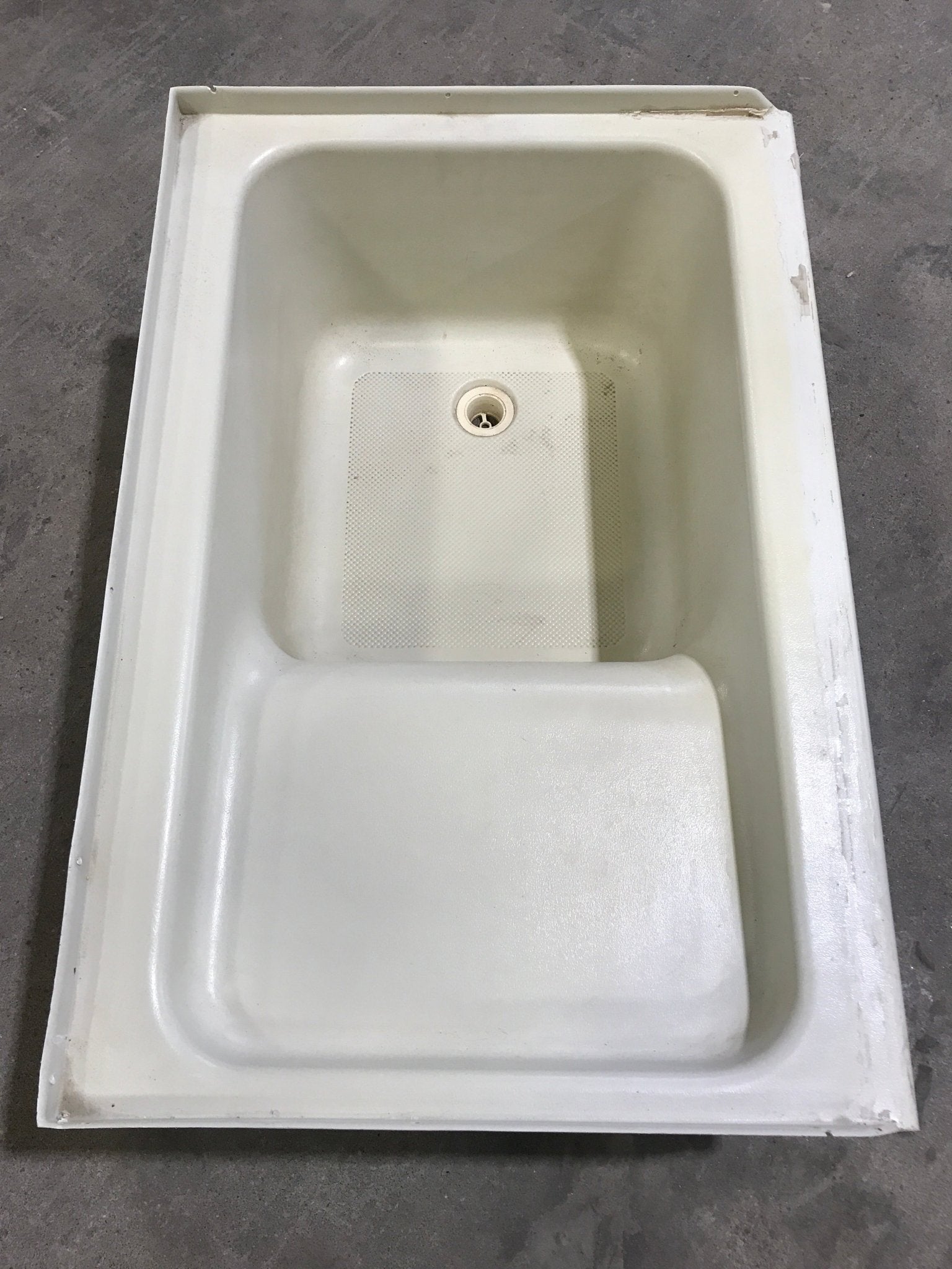 Used RV Step Bath Tub 36” x 24” - Right Hand Drain - Young Farts RV Parts