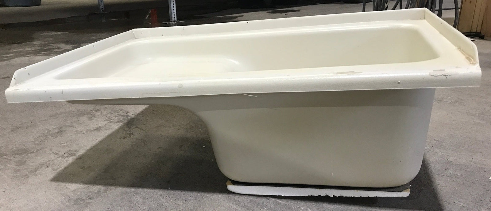 Used RV Step Bath Tub 36” x 24” - Right Hand Drain - Young Farts RV Parts