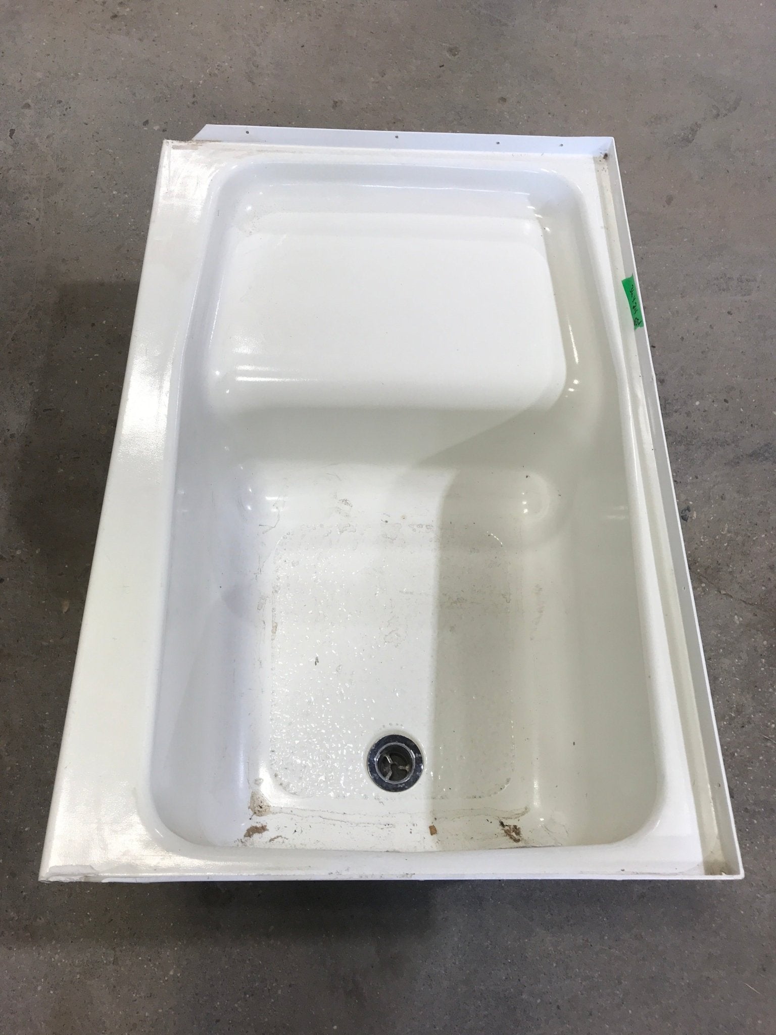Used RV Step Bath Tub 36” x 24” - Right Hand Drain - Young Farts RV Parts