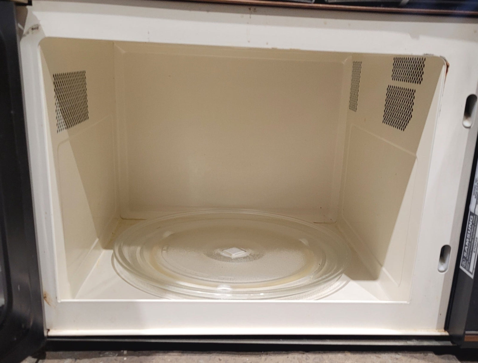 Used SAMSUNG RV Microwave 20 1/2