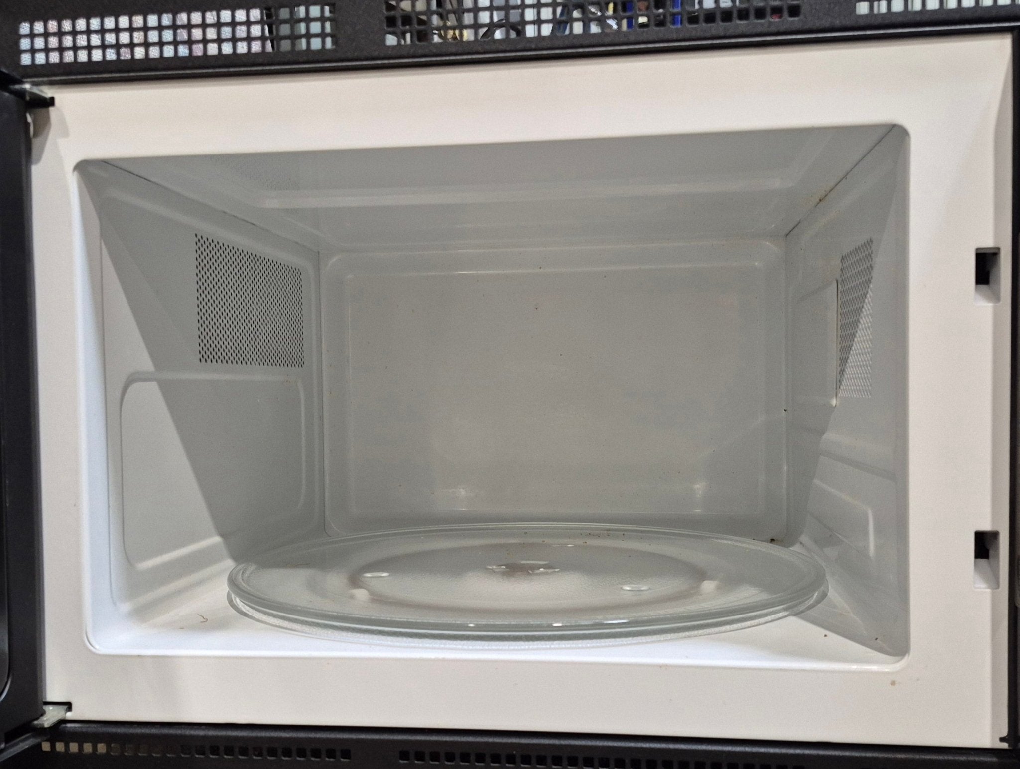 Used SAMSUNG RV Microwave 22" W x 12 1/8" H x 15 1/4" D - Young Farts RV Parts