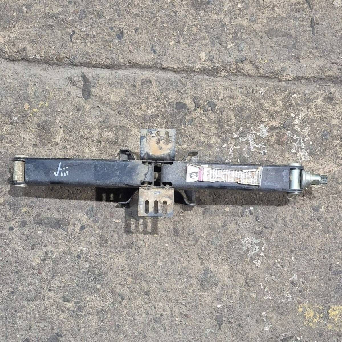 Used Stabilizer Jack - 24" - Young Farts RV Parts