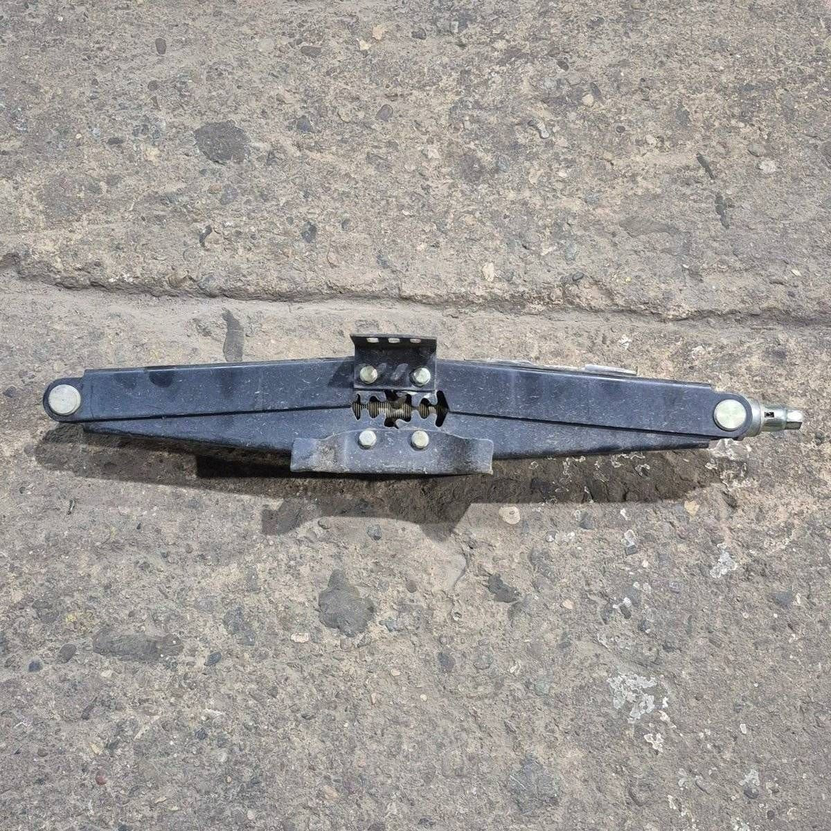 Used Stabilizer Jack - 24" - Young Farts RV Parts