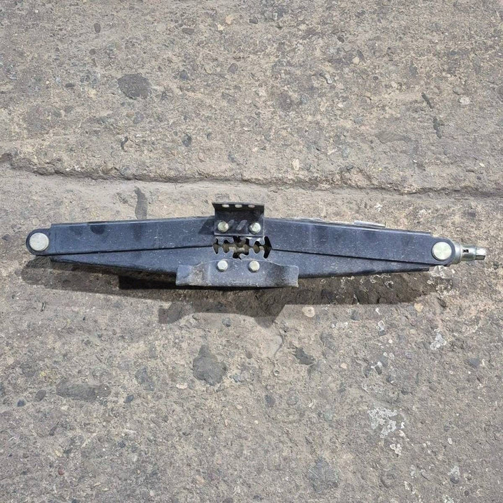 Used Stabilizer Jack - 24" - Young Farts RV Parts