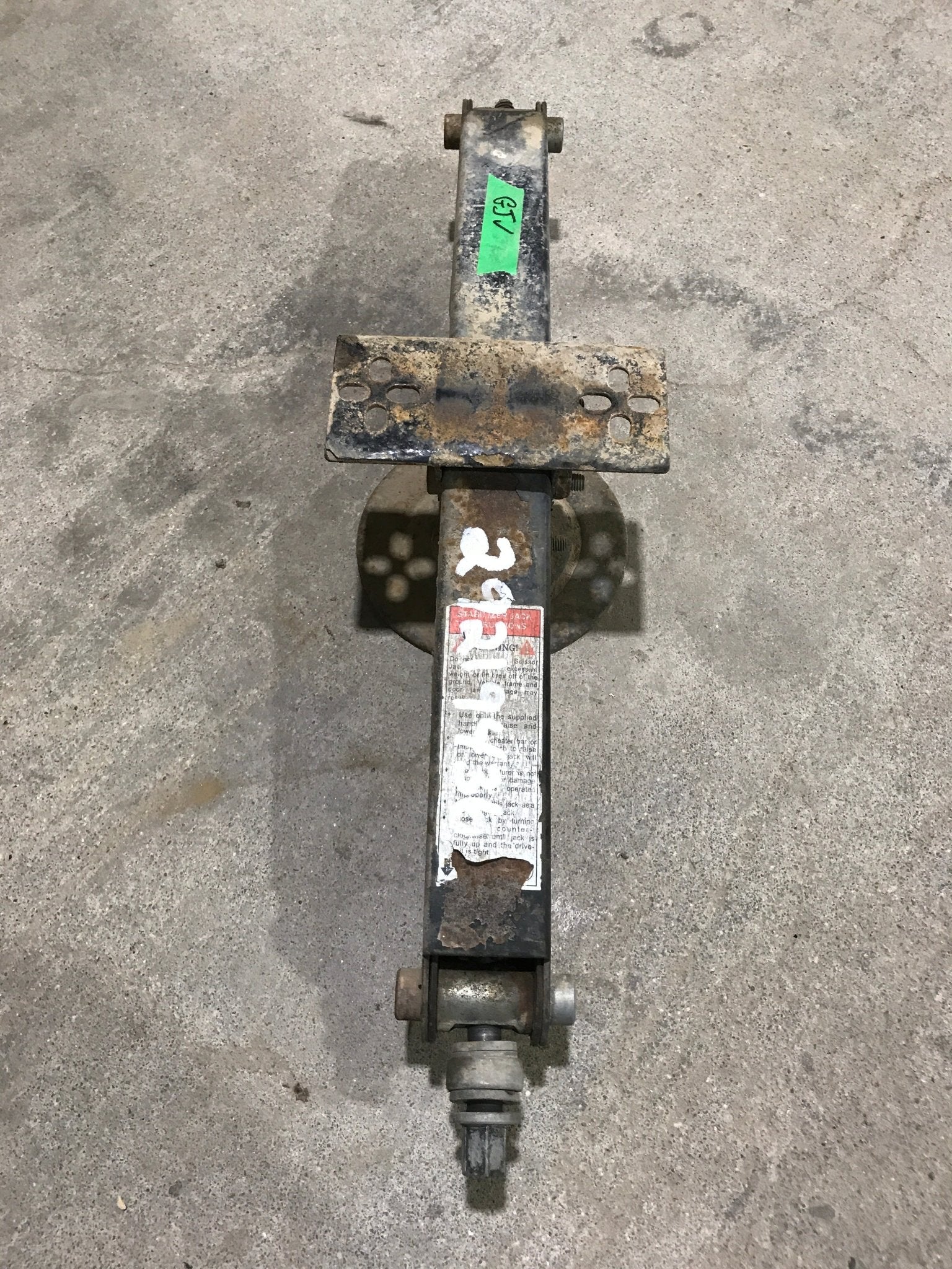 Used Stabilizer Jack 26" - Young Farts RV Parts