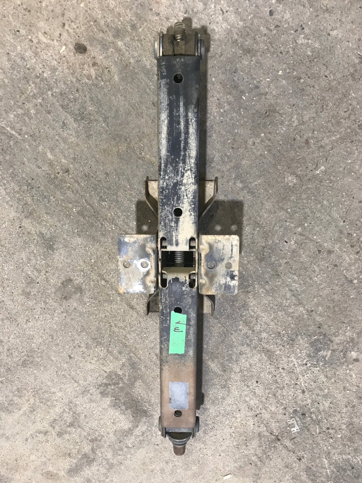 Used Stabilizer Jack 26" - Young Farts RV Parts