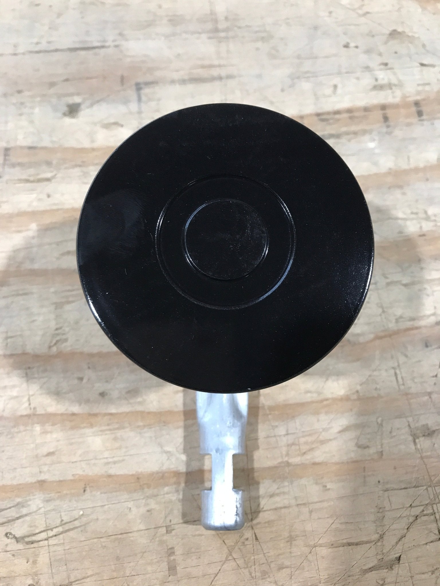 Used Suburban Assembly Center Burner 010999 - Young Farts RV Parts