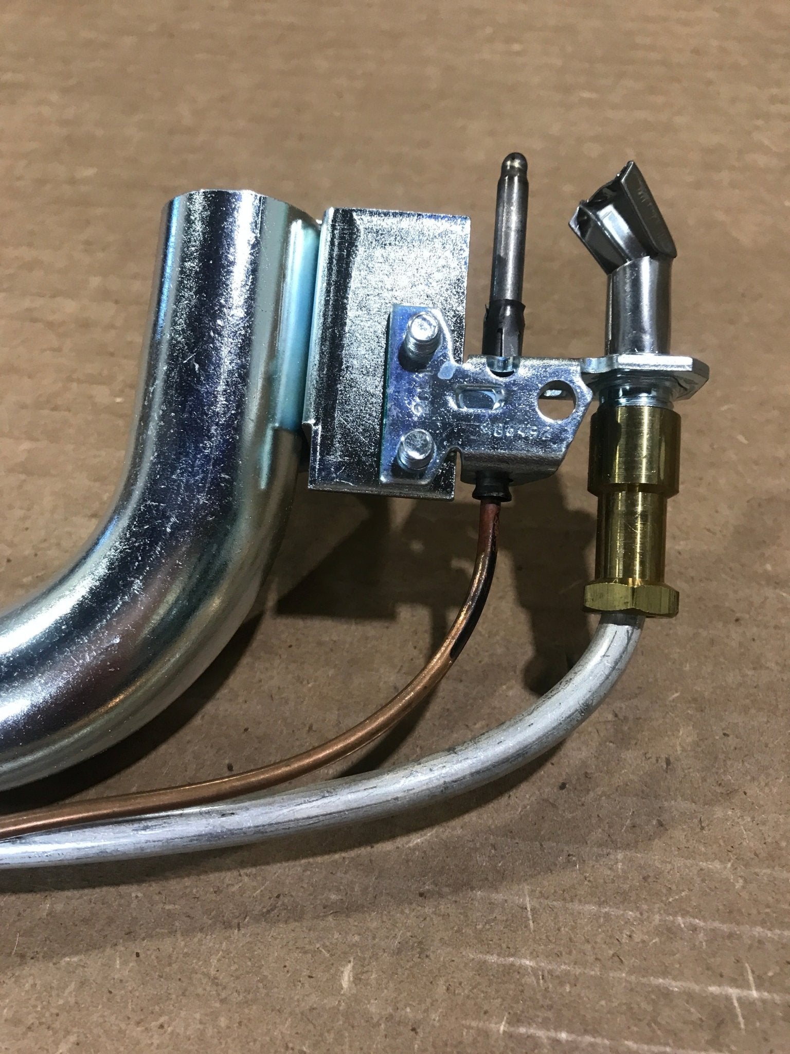 Used Suburban Large Burner Assembly - 520564 - Young Farts RV Parts