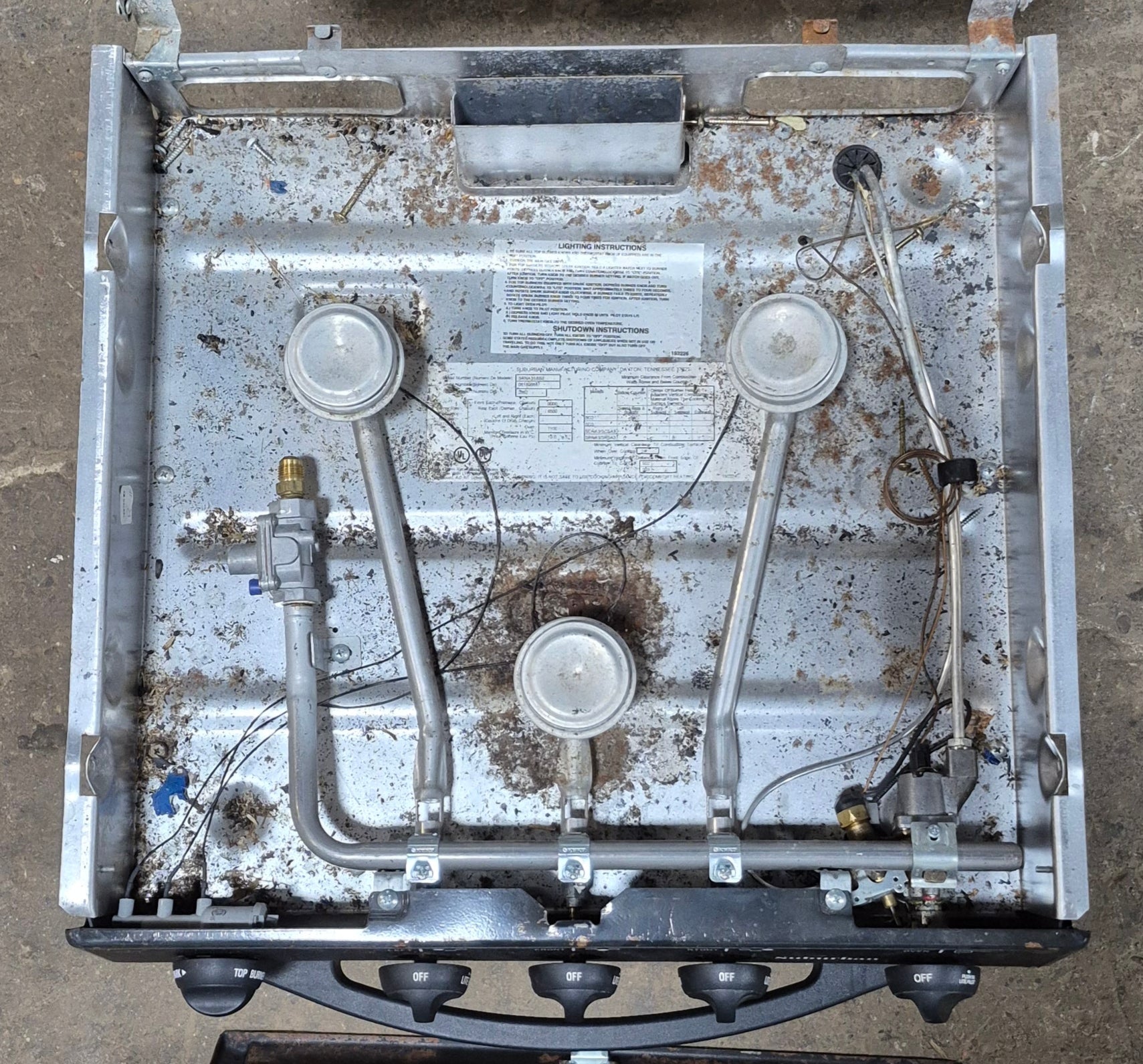 Used Suburban Range Stove 3 Burner - SRNA3SBBE - Young Farts RV Parts