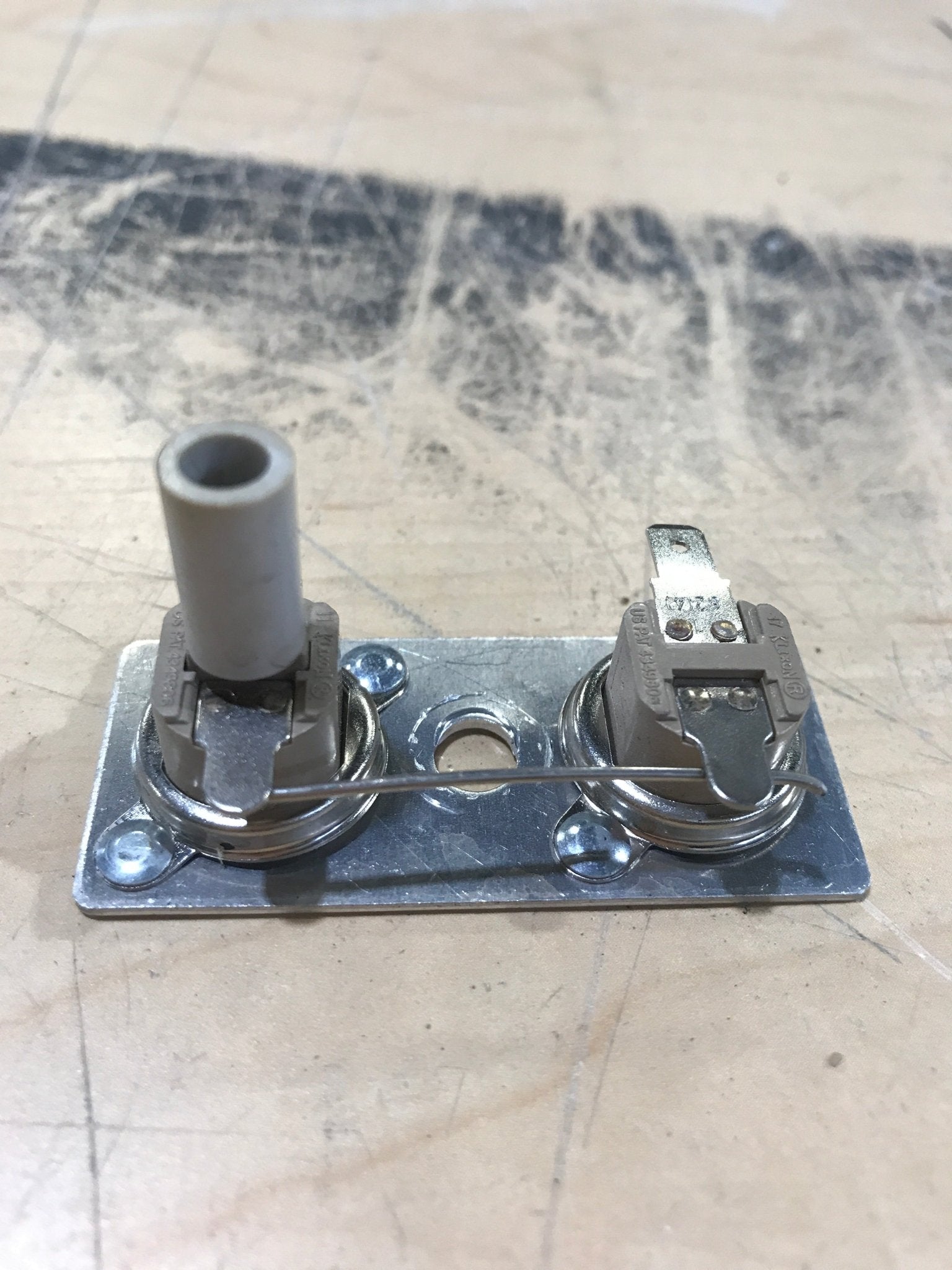 Used Suburban Water Heater Thermostat Switch - 232306 - Young Farts RV Parts