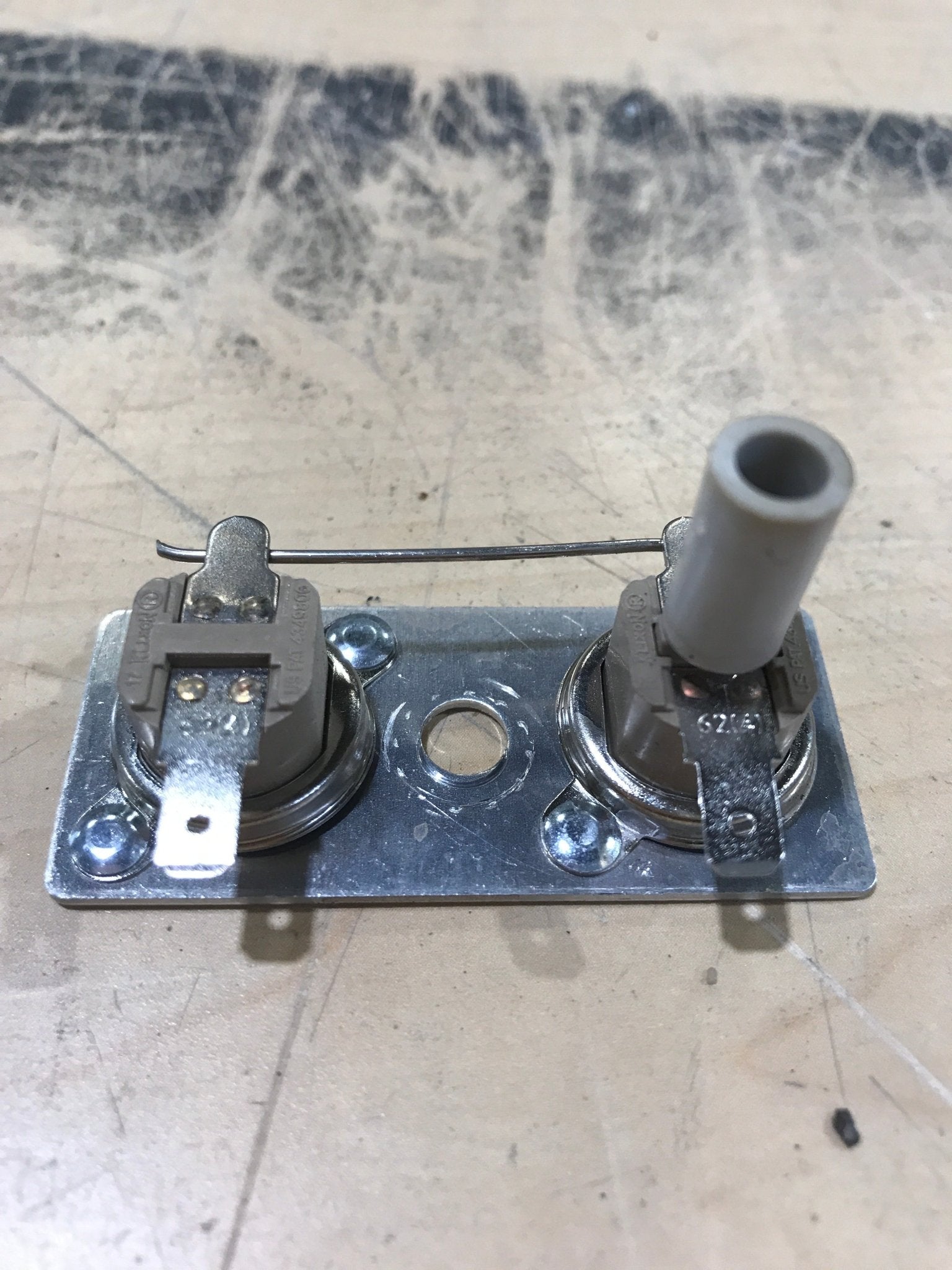 Used Suburban Water Heater Thermostat Switch - 232306 - Young Farts RV Parts