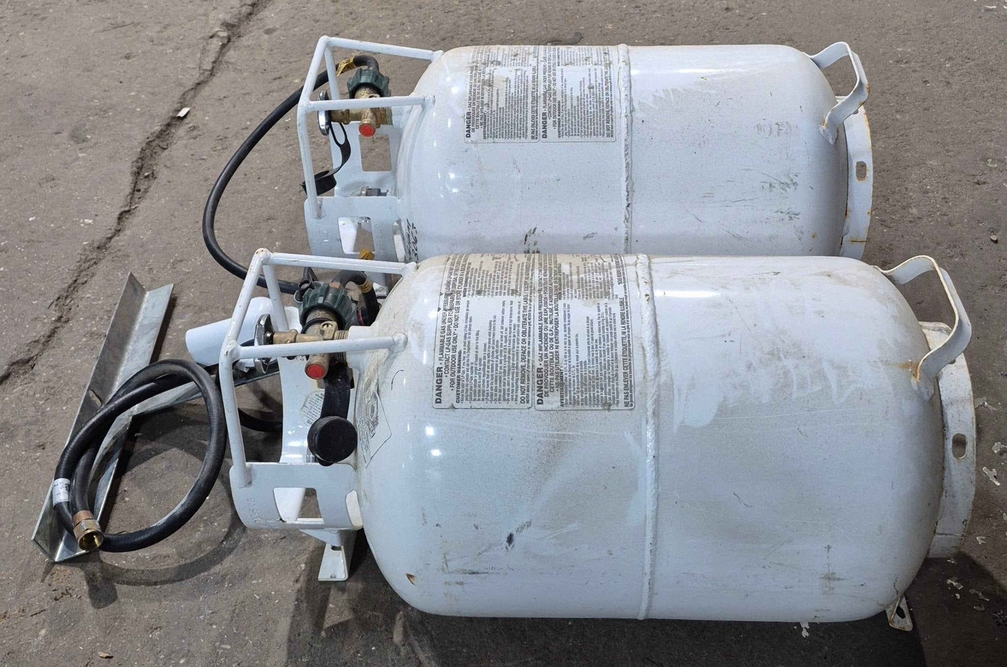 Used Truck Camper Propane Tank Assembly, Horizontal Mount, 30 Pound - Young Farts RV Parts