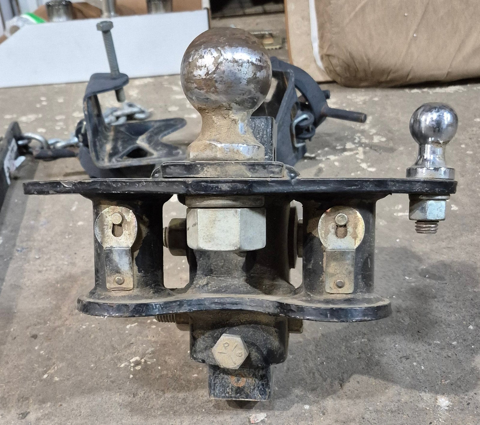 Used Weight Distribution Hitch System - Young Farts RV Parts