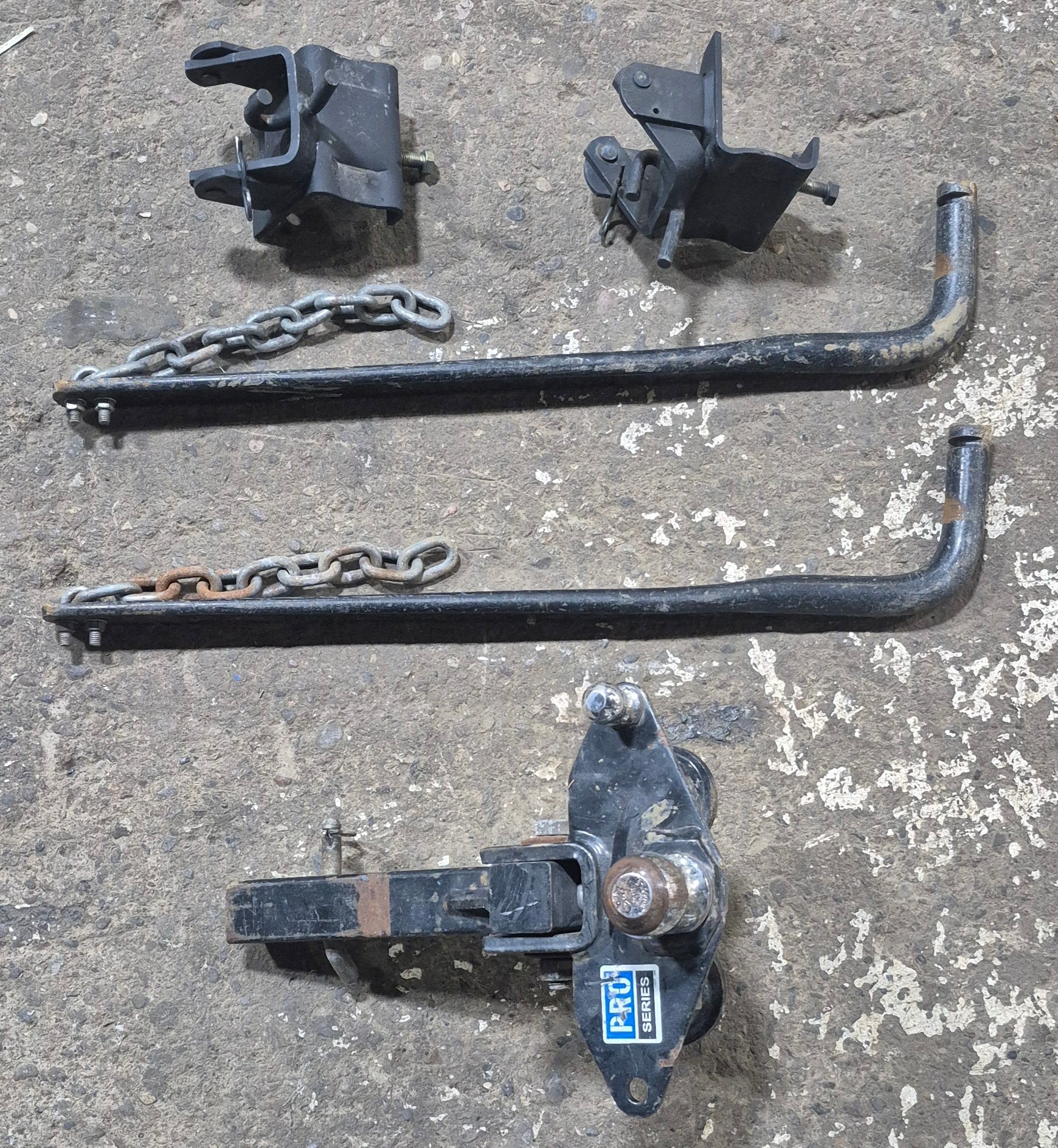 Used Weight Distribution Hitch System - Young Farts RV Parts