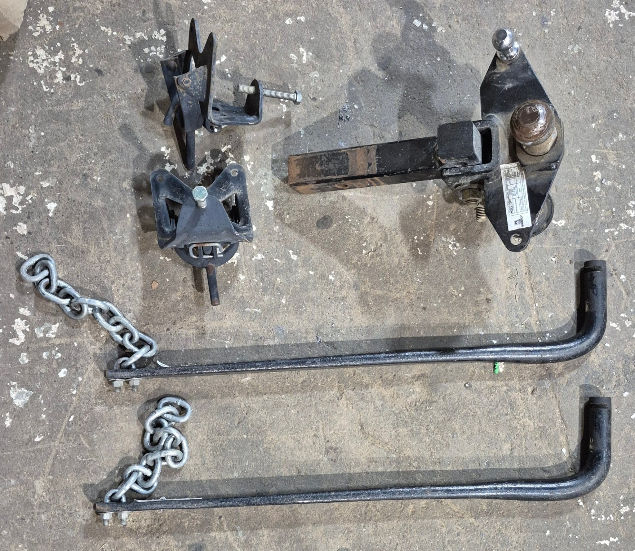 Used Weight Distribution Hitch System - Young Farts RV Parts