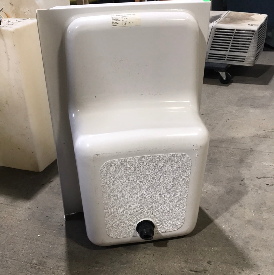 Used RV Bath Tub 36” x 24” RHD Step Tub - Young Farts RV Parts