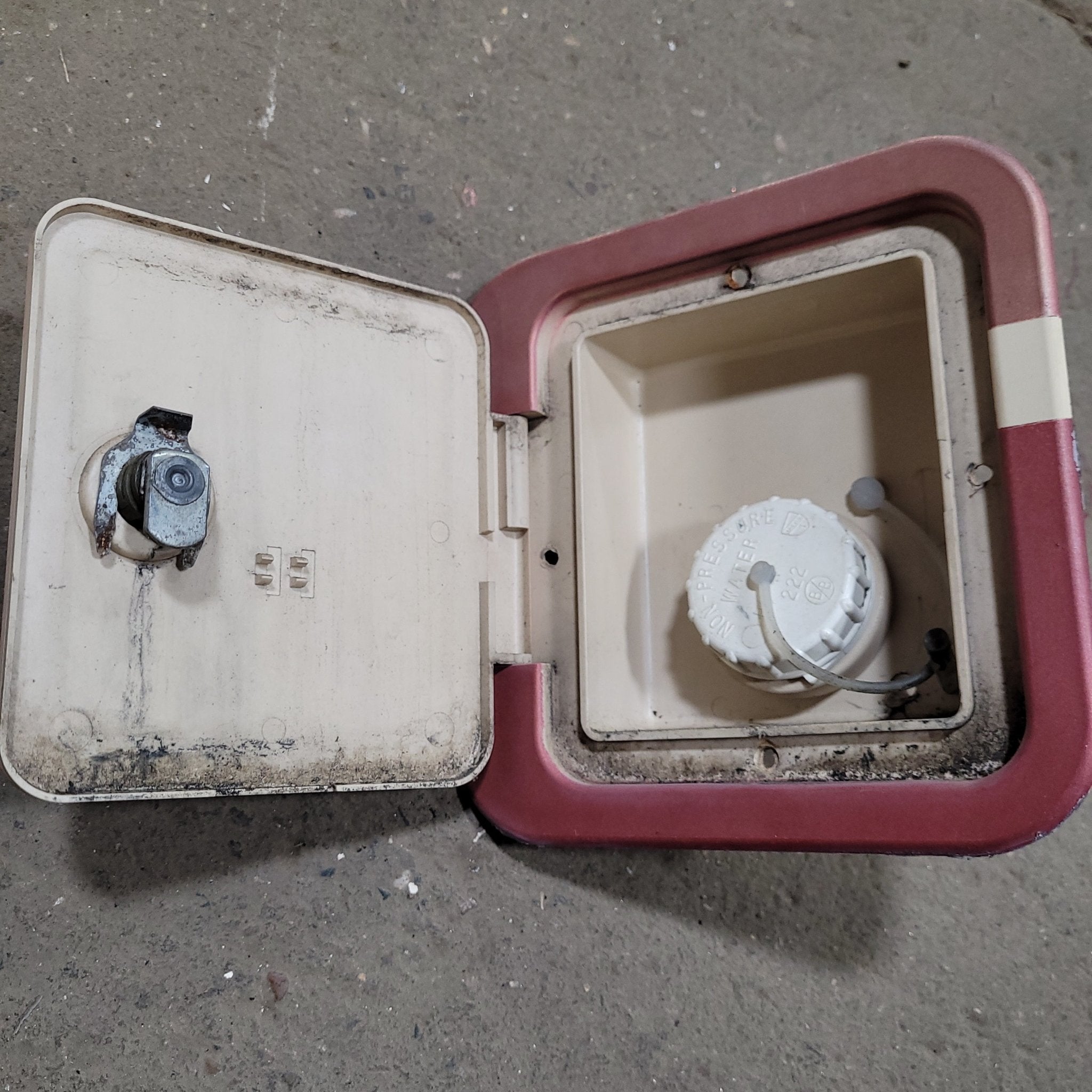 Used 7" W Motorhome Water Inlet- RETRO/ VINTAGE - Young Farts RV Parts