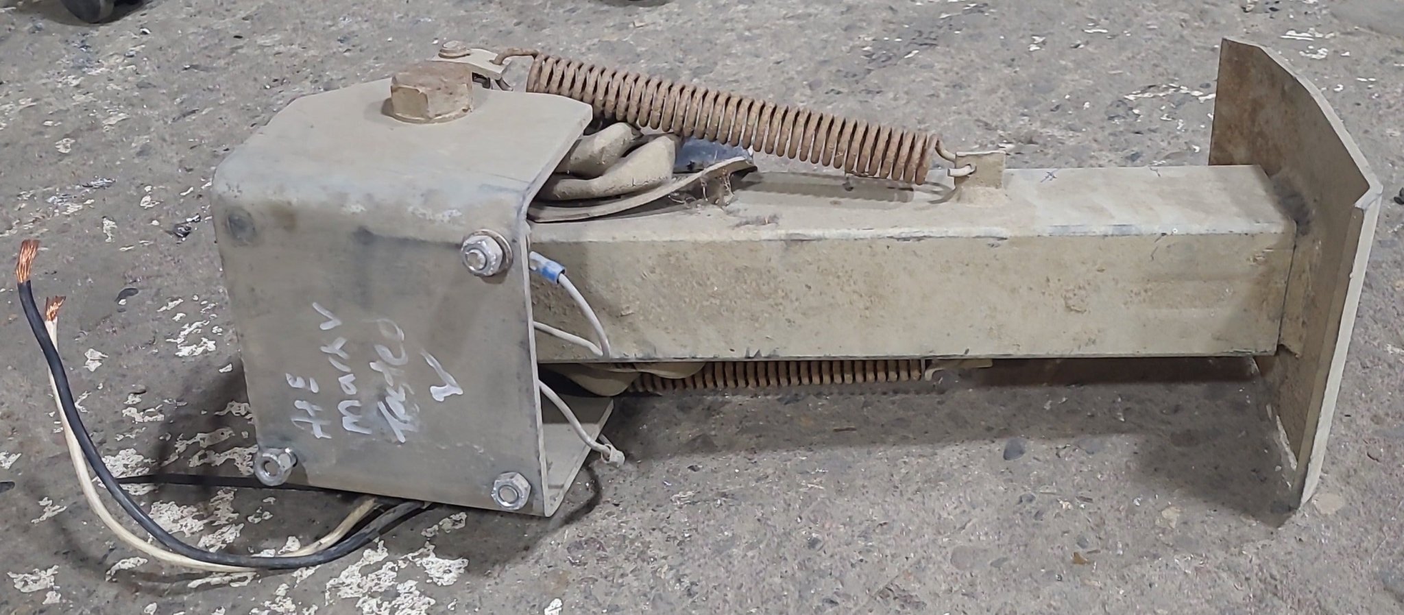 Used A&E Hydraulic levelling Jack Leg - MARK V - Young Farts RV Parts