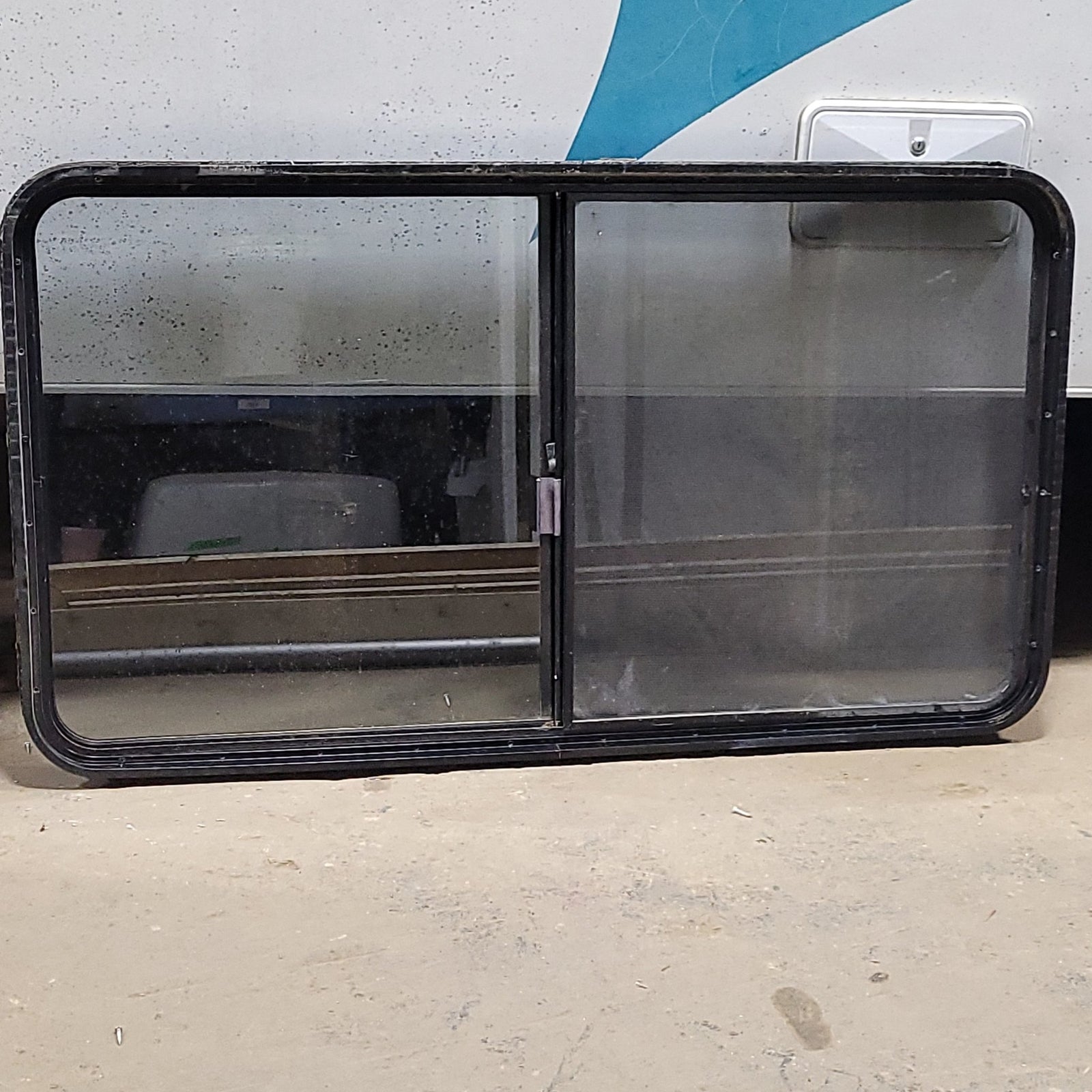 Used Black Radius Opening Window : 30