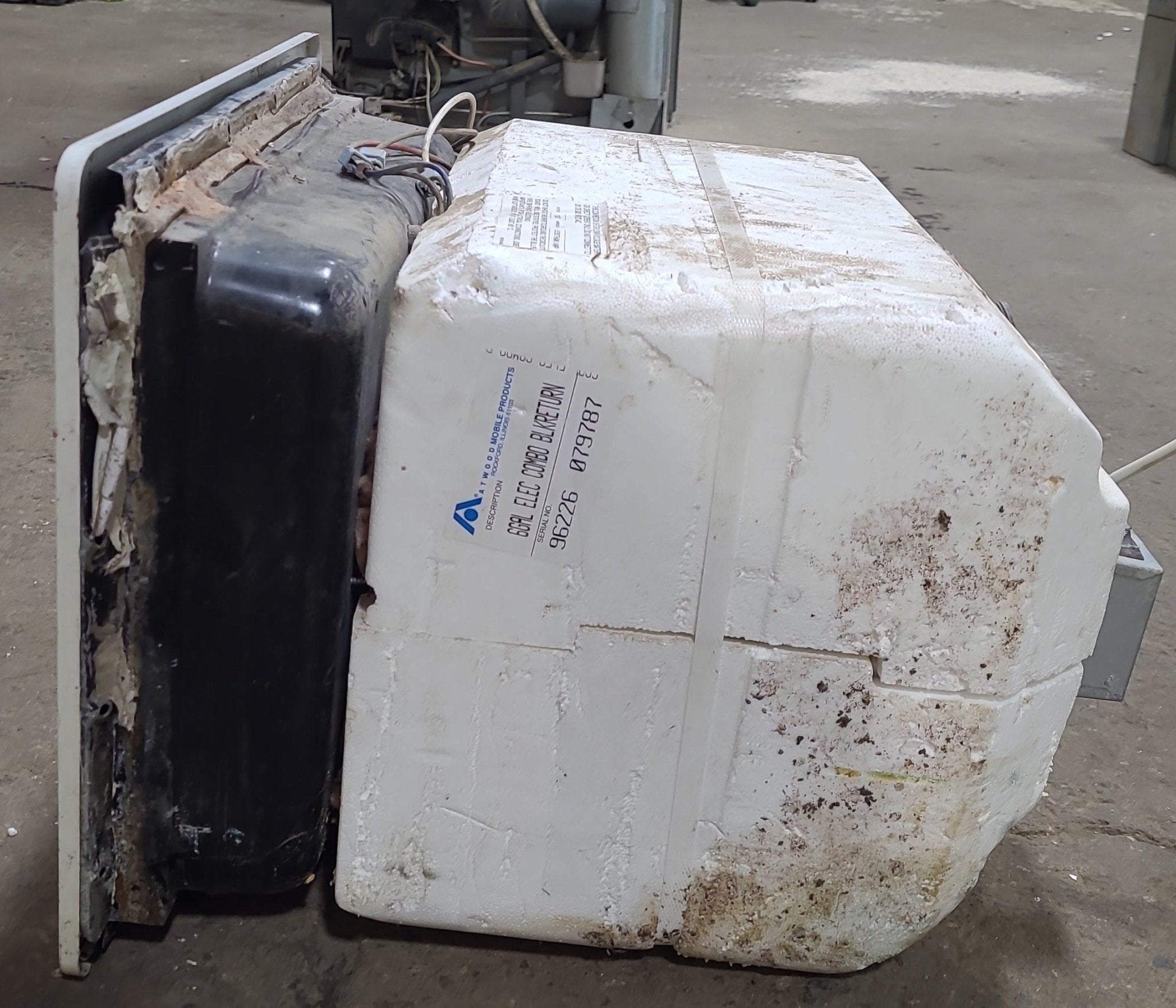 Buy Used Complete GC6AA-9E Atwood Hot Water Heater 6 Gal. Online - Young  Farts RV Parts