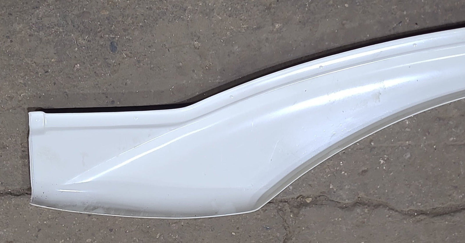 Used Keystone Fender Skirt (white) 77 1/4