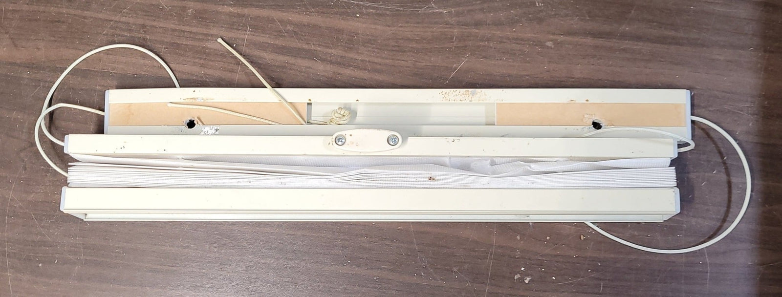 Used Off-White Skylight Blind 13 1/2