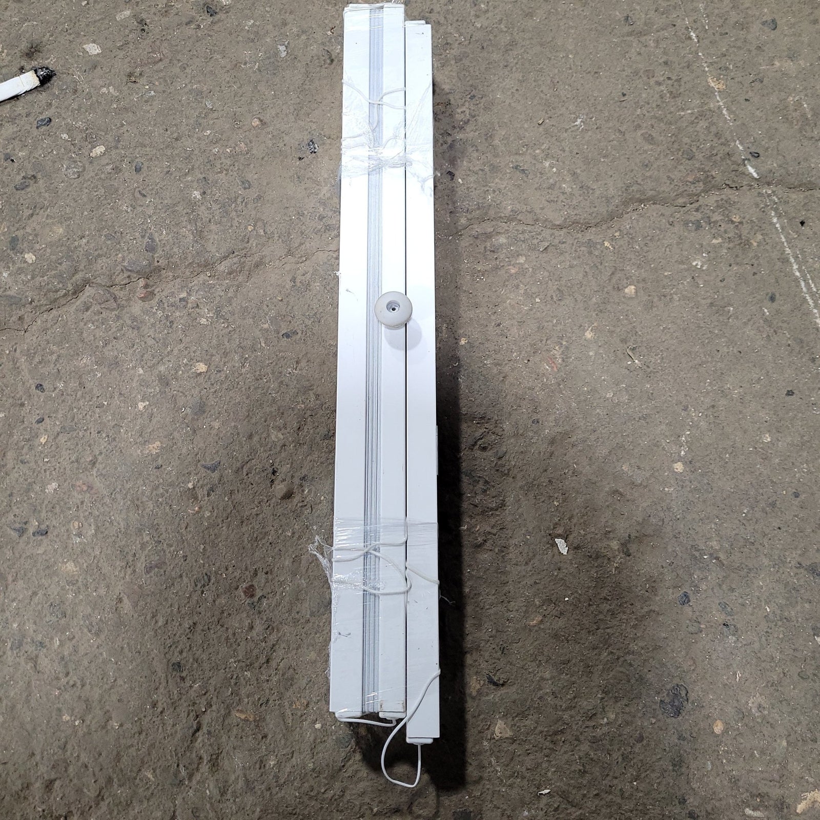 Used Off-White Skylight Blind 14 3/4