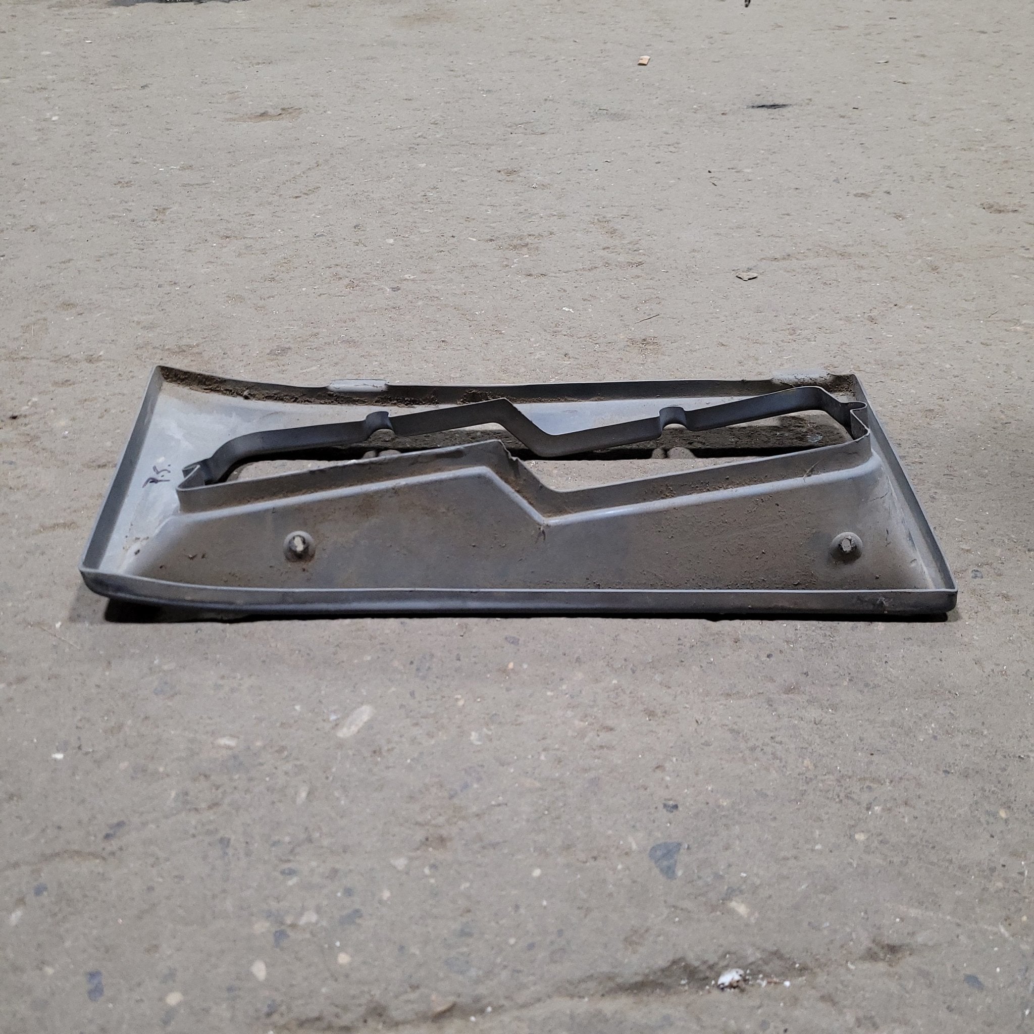 Used Retro Pace Arrow Headlight Housing- Passenger Side - Young Farts RV Parts