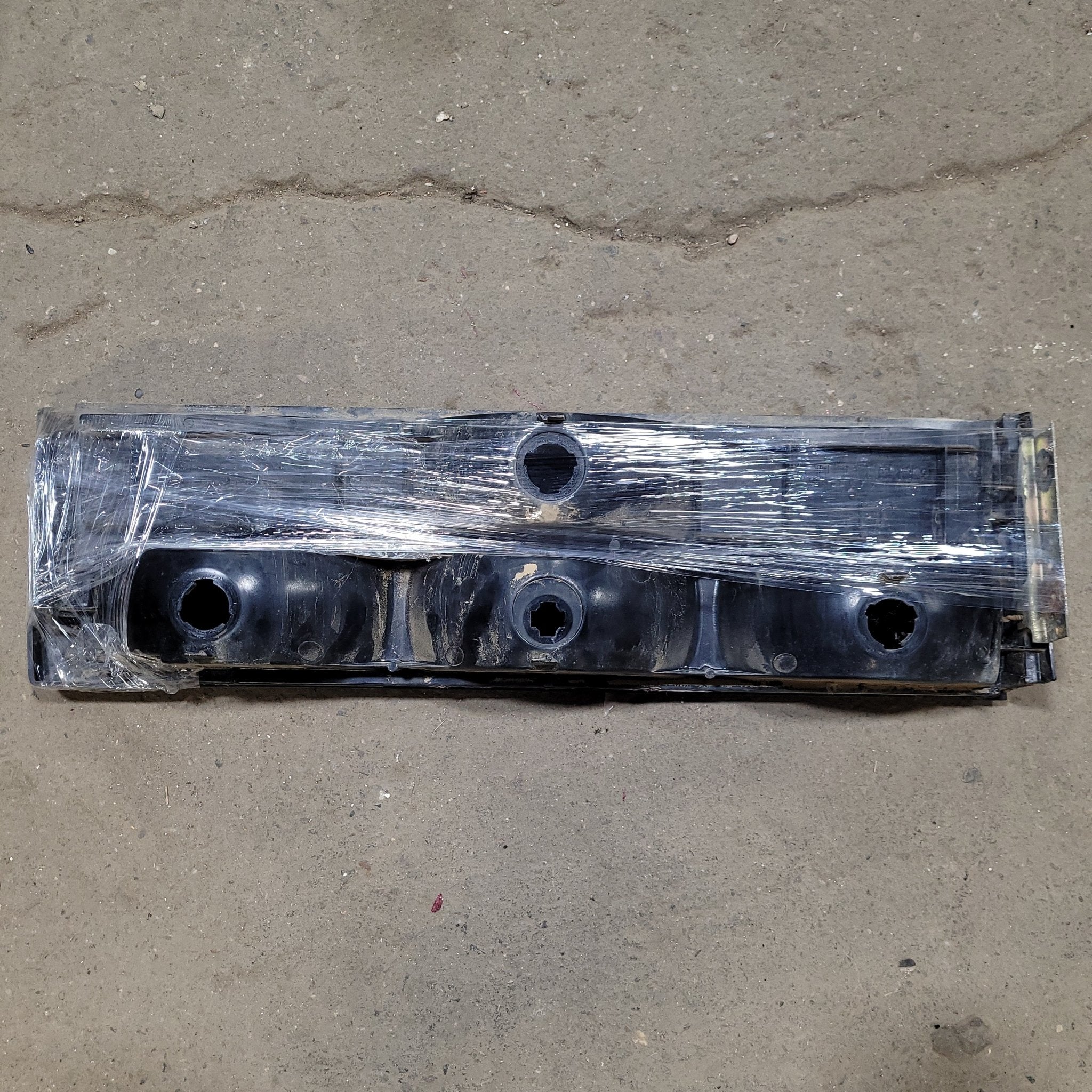 Used Retro Pace Arrow Tail Light Assembly- Driver Side - Young Farts RV Parts