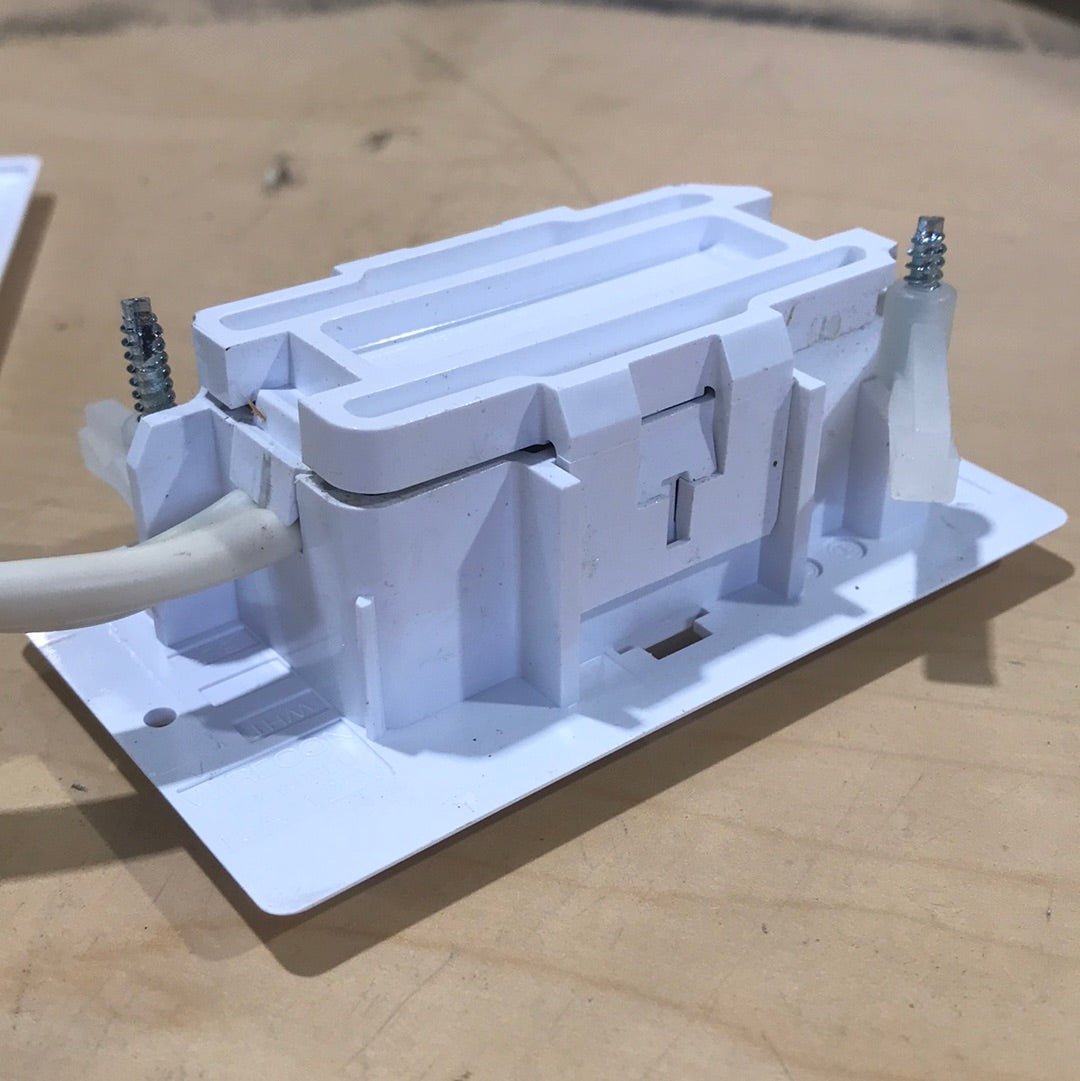 Used RV 125 Volt GFCI Wall Receptacle / Outlet - Young Farts RV Parts